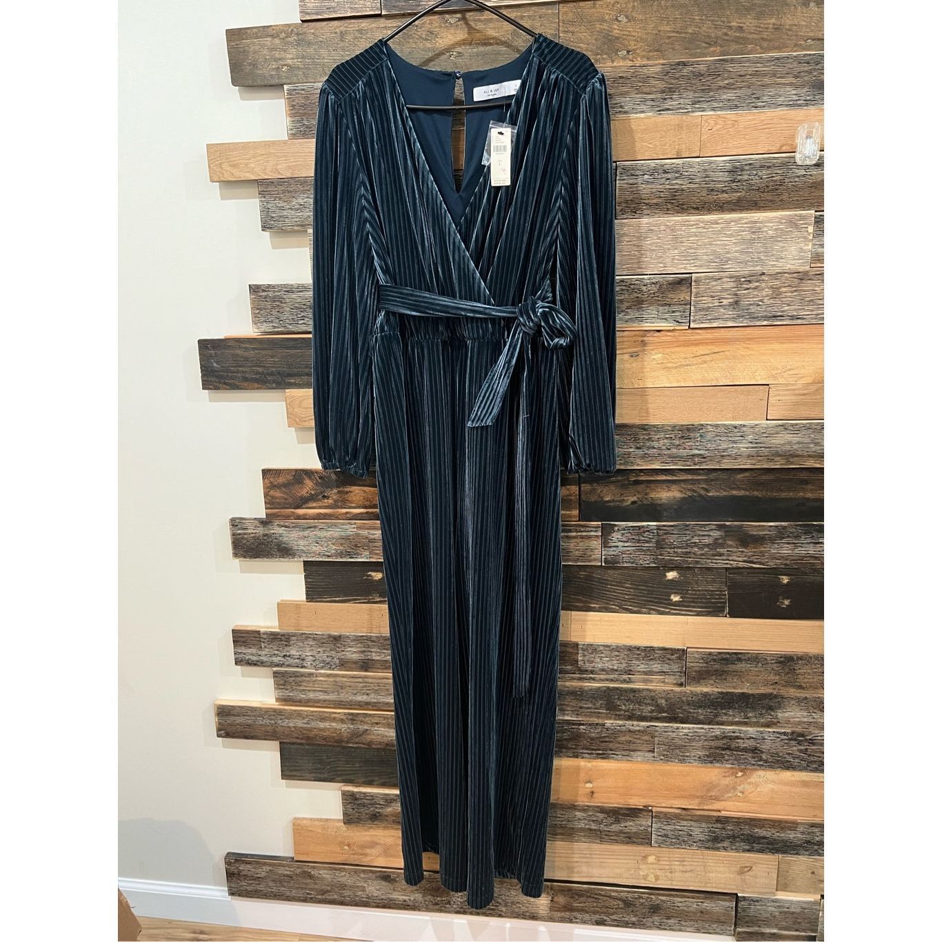 Anthropologie Anthropologie Ali & Jay NWT Samantha Velvet Jumpsuit sz L Size US 40 / EU 56 - 4 Thumbnail