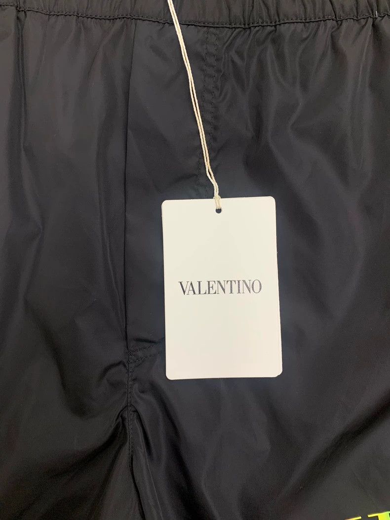 Valentino Valentino Solid logo monogram print straight casual shorts Size 35" - 4 Thumbnail