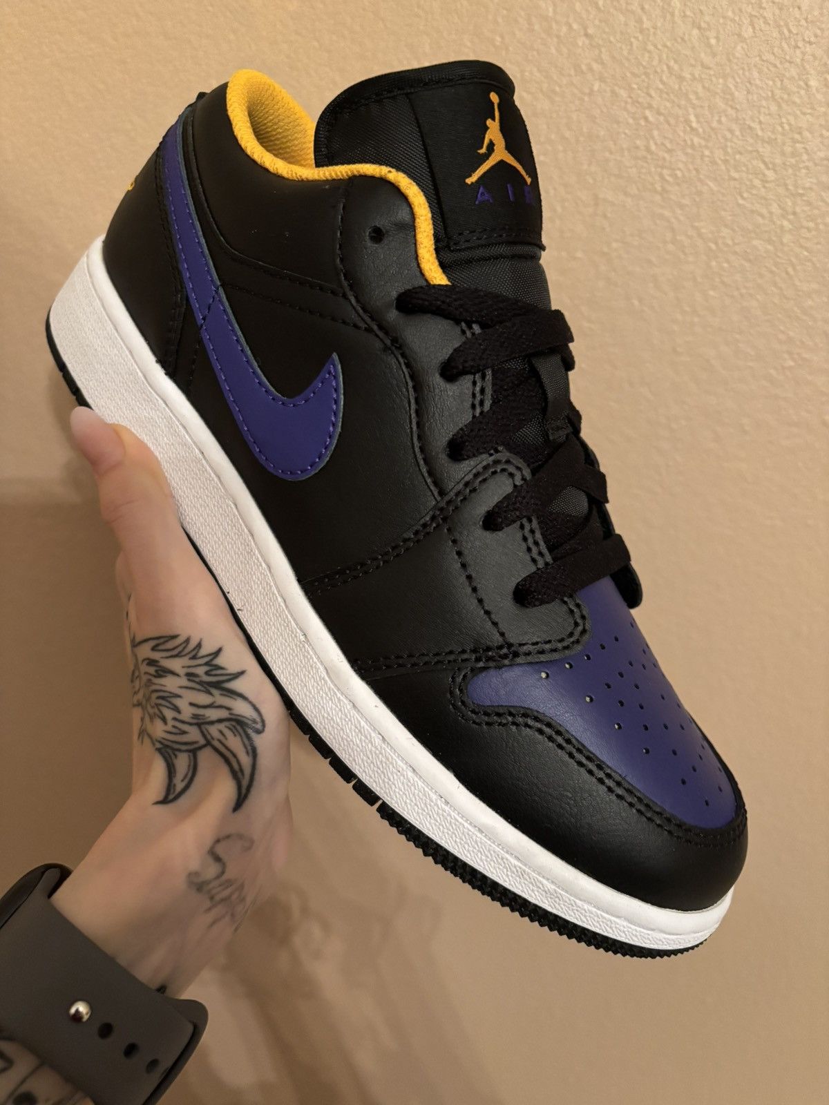 Jordan Brand × Nike Air Jordan 1 Low GS ‘Lakers’ Size US 5 / EU 37 - 2 Thumbnail
