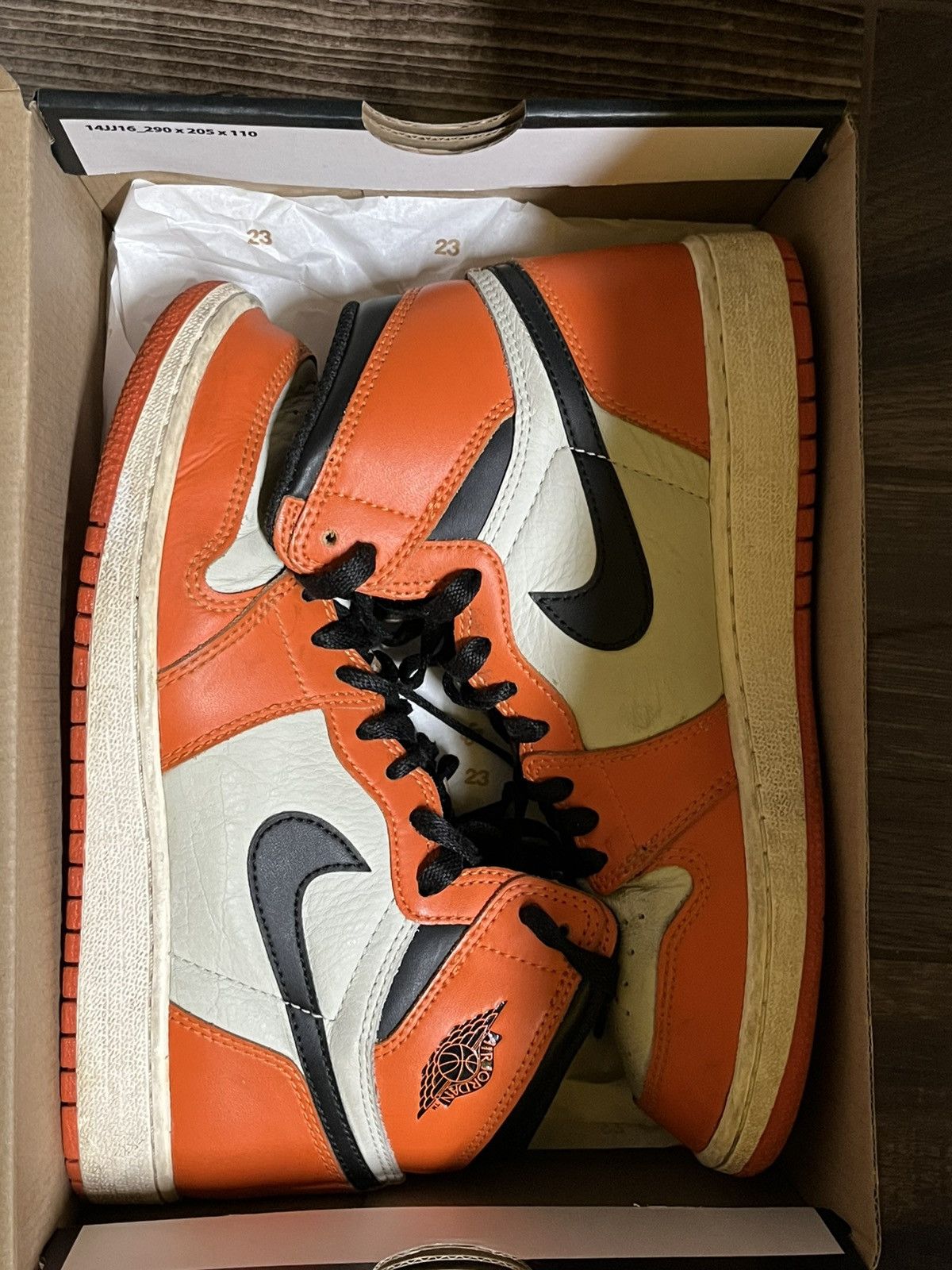 Jordan Brand Air Jordan 1 Retro High OG Shattered Backboard Away 2016 Size US 6 / EU 39 - 1 Thumbnail