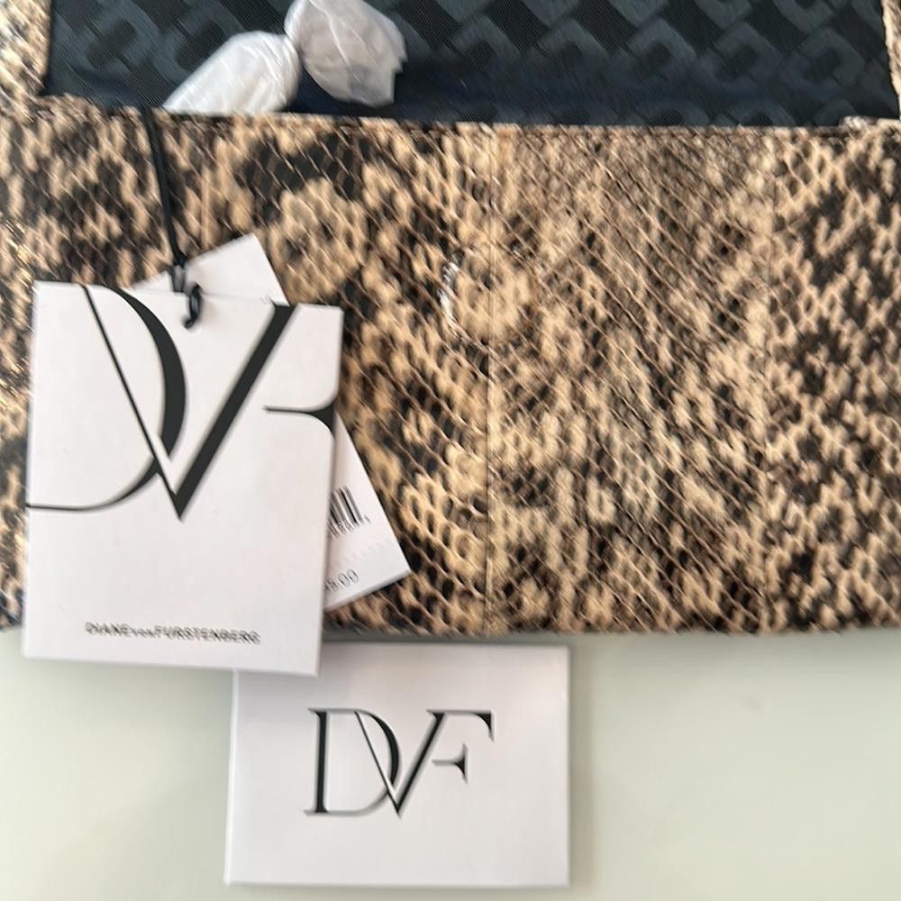 Diane von Furstenberg Diane von Furstenberg DVF Snakeskin Envelope Clutch Coral Size ONE SIZE - 4 Thumbnail