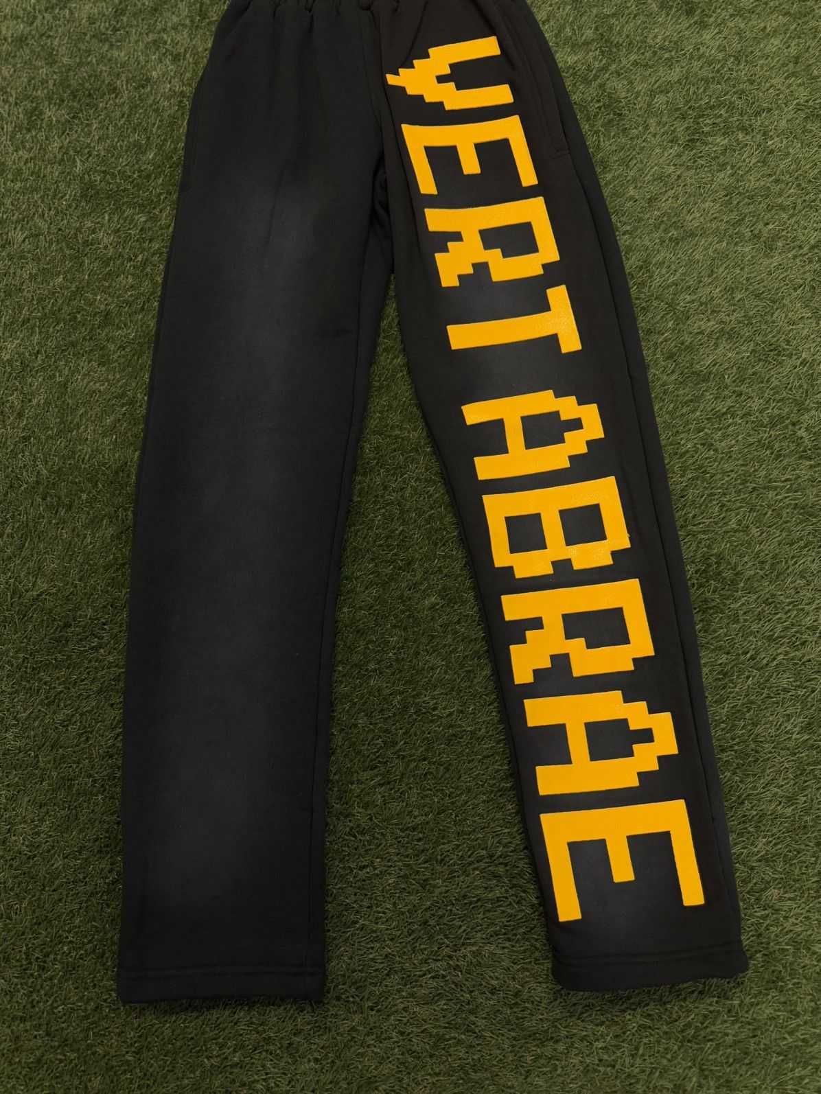 Vertabrae Vertabrae C-2 Sweatpants Black/Yellow Size S (NEW) Size US 30 / EU 46 - 3 Thumbnail