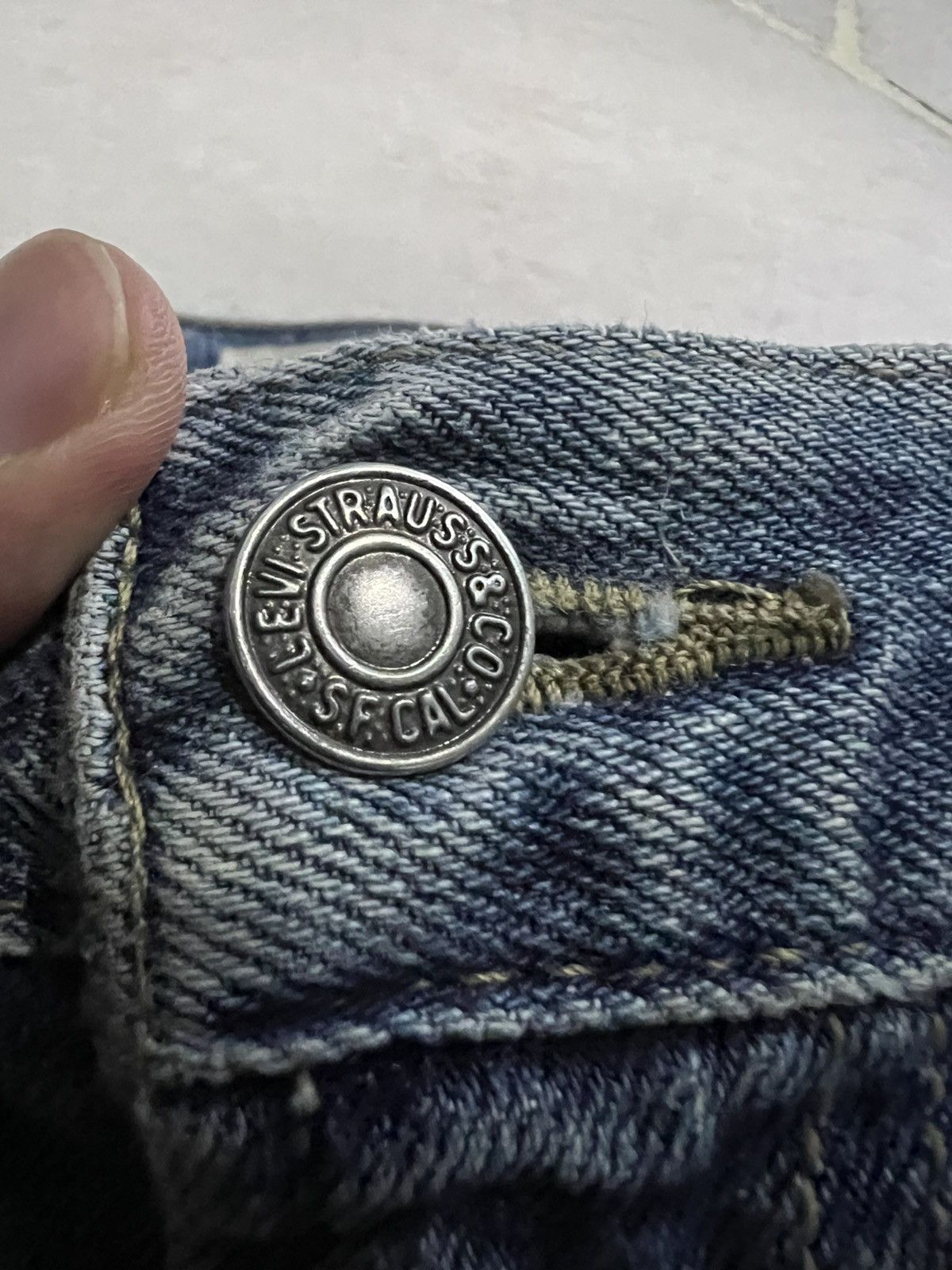 Levi's × Levi's Vintage Clothing Vintage Levis 569 Loose Straight Light Wash Jean Size US 34 / EU 50 - 8 Thumbnail