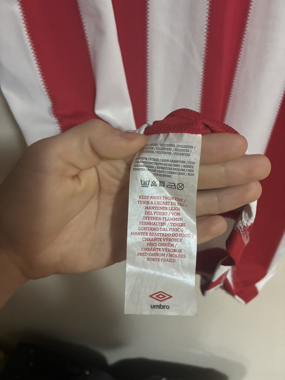 Umbro Sunderland AFC 2010-12 Home Jersey – Multi-Signed – Umbro Size US L / EU 52-54 / 3 - 11 Thumbnail