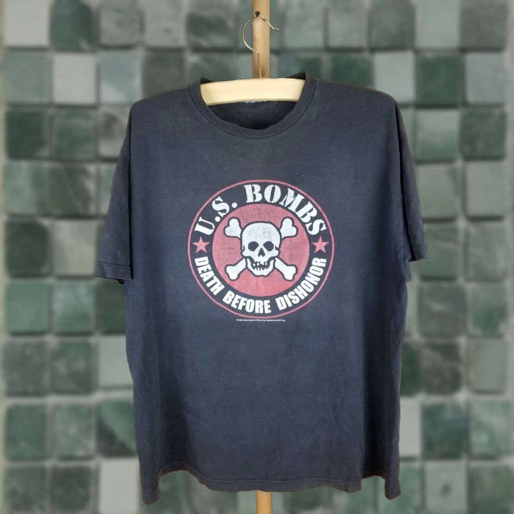 Vintage VINTAGE US BOMBS DEATH BEFORE DISHONOR PUNK BAND GRUNGE T-SHIRT XLARGE SIZE XL BLACK T-SHIRT MEN BAND Size US XL / EU 56 / 4 - 1 Thumbnail