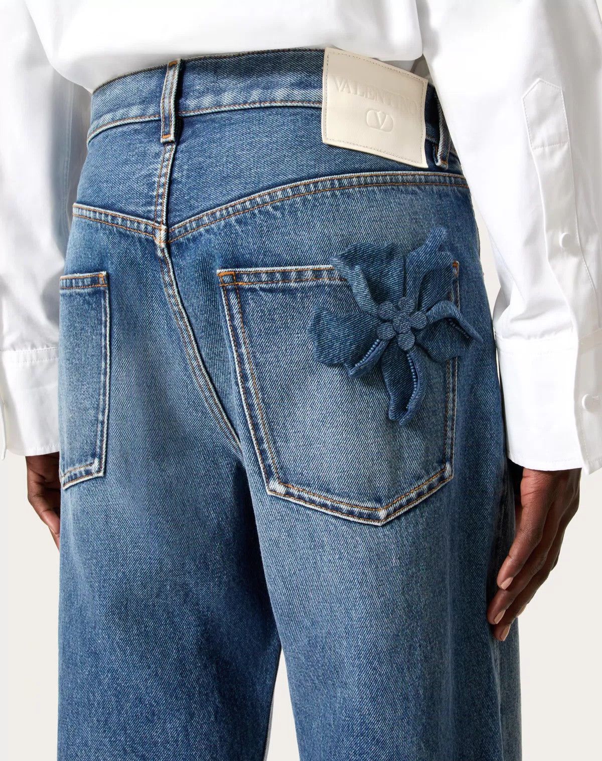 Valentino o1s1wg110625 Embroidered Denim Trousers in Medium Blue Size 27" / US 4 / IT 40 - 9 Thumbnail