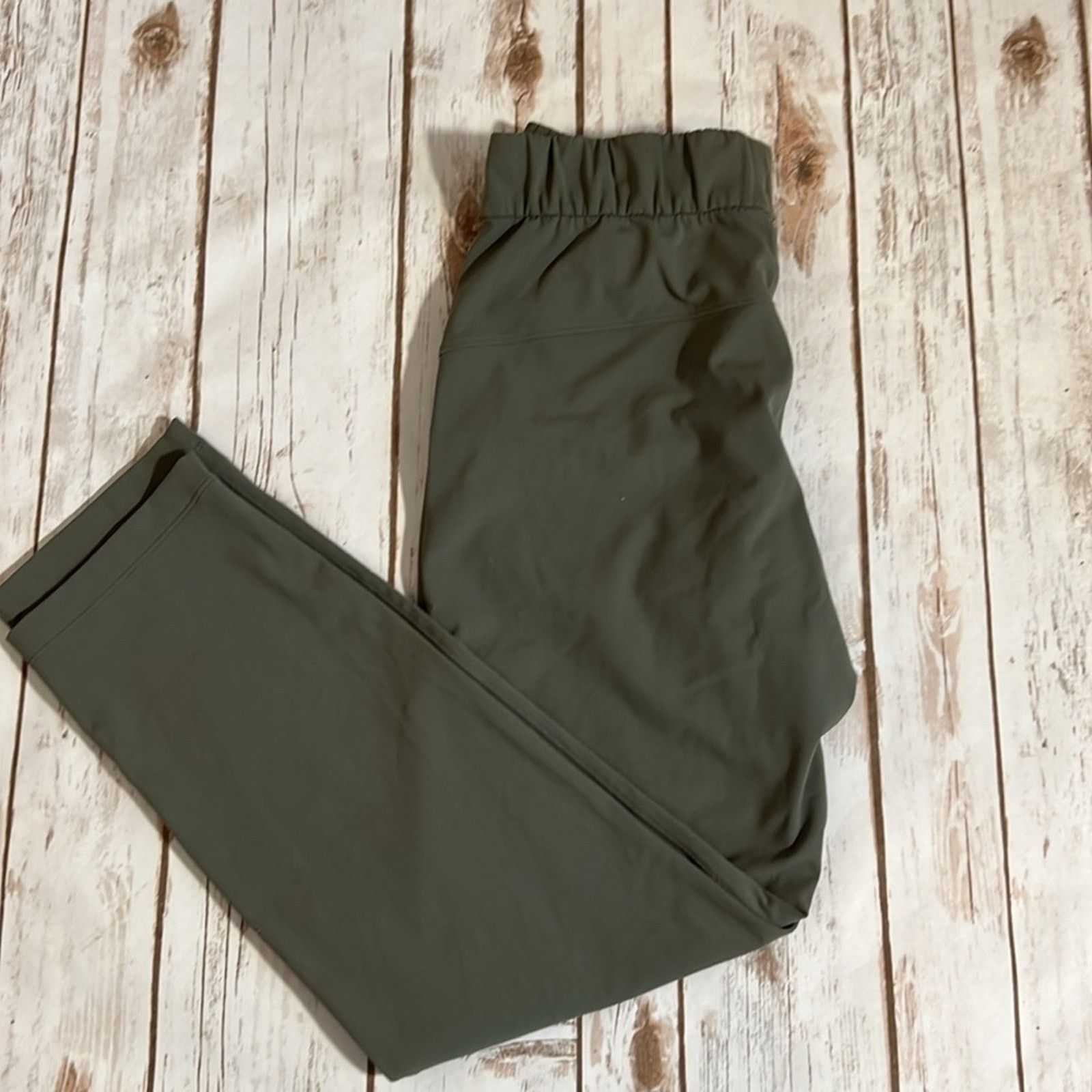Lululemon Lululemon On the Fly 7/8 Pant in Grey Sage Size 27" / US 4 / IT 40 - 4 Thumbnail