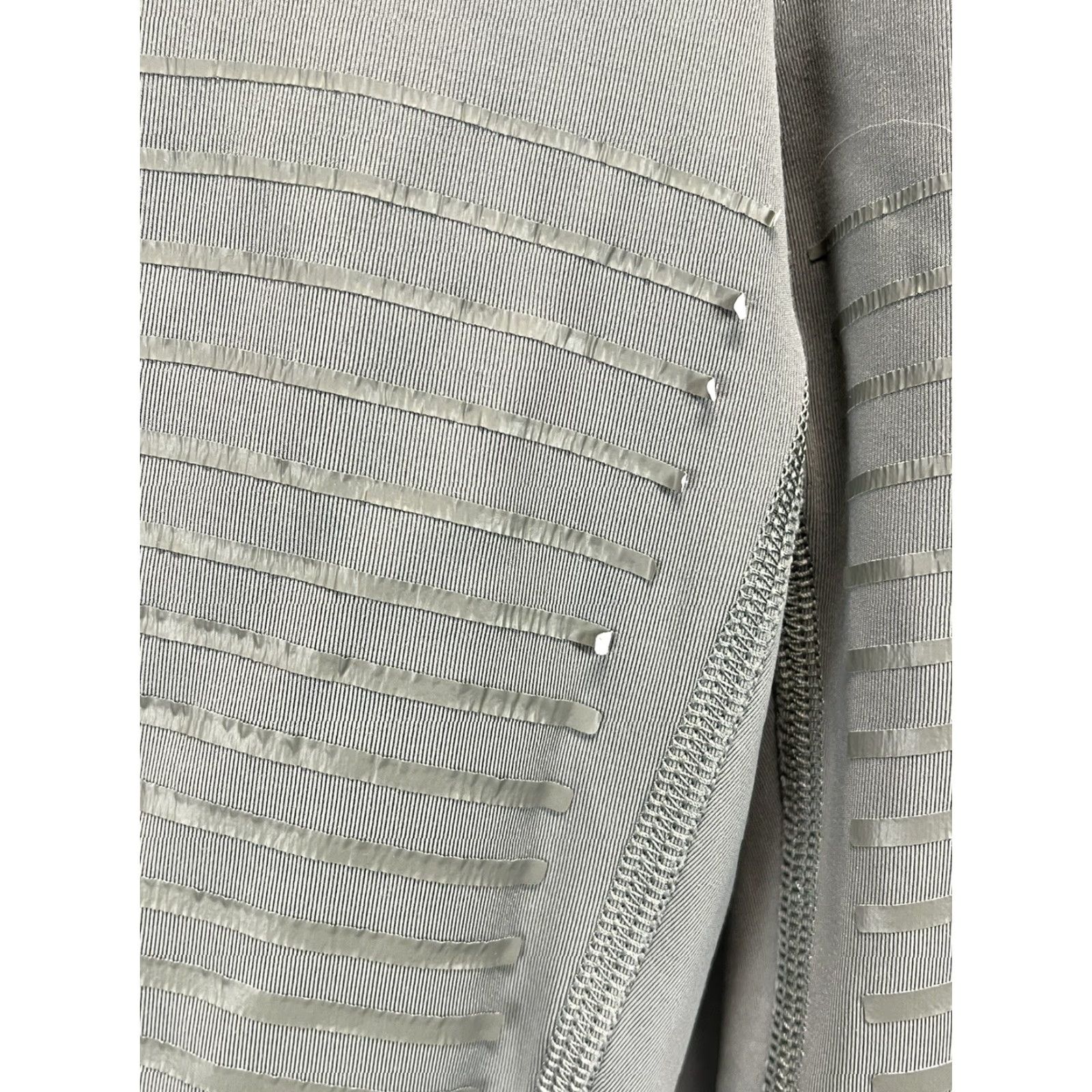 Lululemon VINTAGE Lululemon Rogue Renegade Super Hi Rise Leggings Women 4 Sage Gray Athletic Size 27" / US 4 / IT 40 - 5 Thumbnail