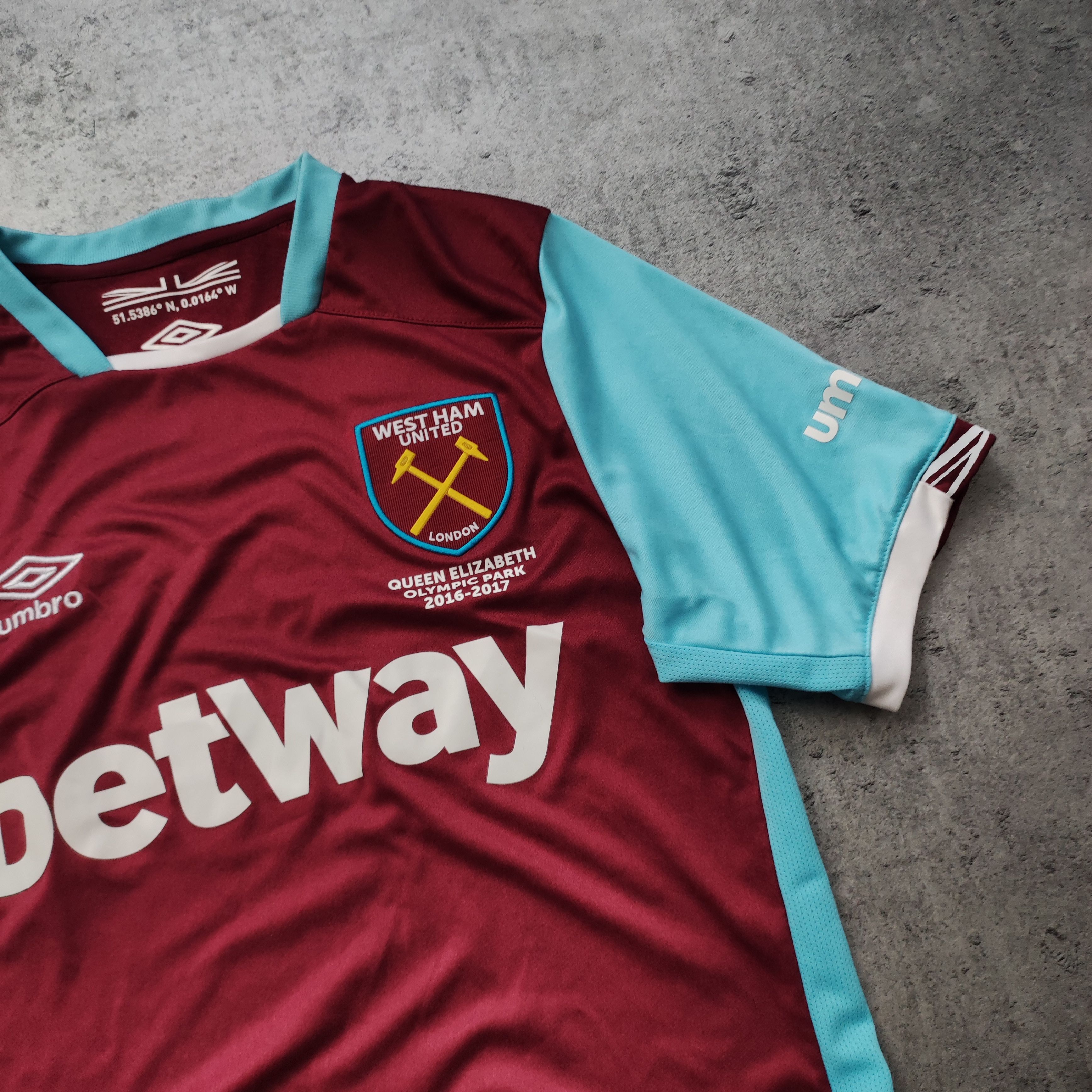 Vintage RARE Vintage West Ham United 2016 Home Umbro Jersey Size US S / EU 44-46 / 1 - 4 Thumbnail