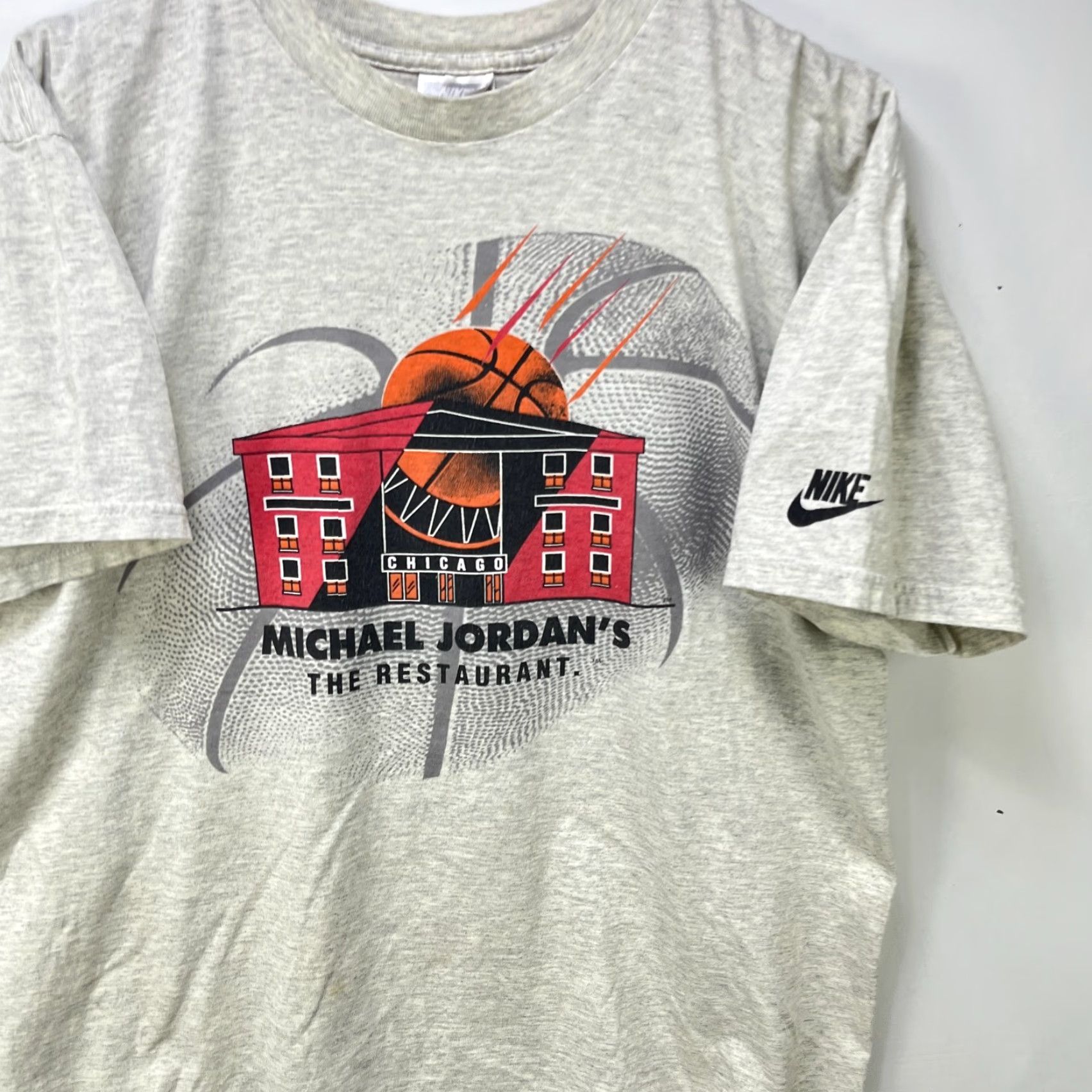 Nike VINTAGE Nike T-Shirt 90s Michael Jordan's Restaurant Gray L Men Shirt Short Sleeve Crew Neck Logo 1990s Skull All Seasons Nike Air Size US L / EU 52-54 / 3 - 2 Thumbnail