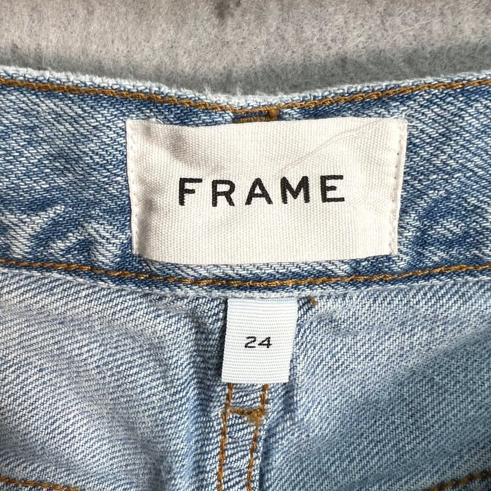 Frame VINTAGE FRAME Distressed Tapered Leg Jeans Size 24 Light Wash Denim Womens Size 42" / US 20 - 3 Thumbnail