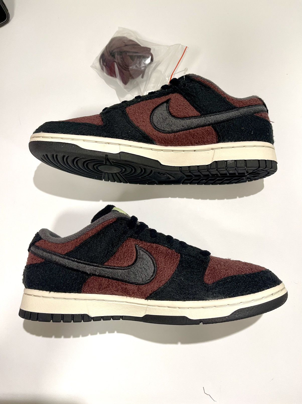 Nike NIKE DUNK LOW SE FLEECE PACK BURGUNDY CRUSH Size US 9 / IT 39 - 2 Thumbnail