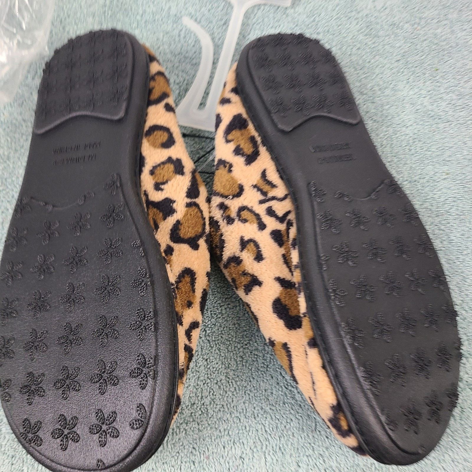 Bobbies Paris Bobbie Brooks Ladies Slippers Cheetah/ Small (8-9) Med Size US 8 / IT 38 - 5 Thumbnail