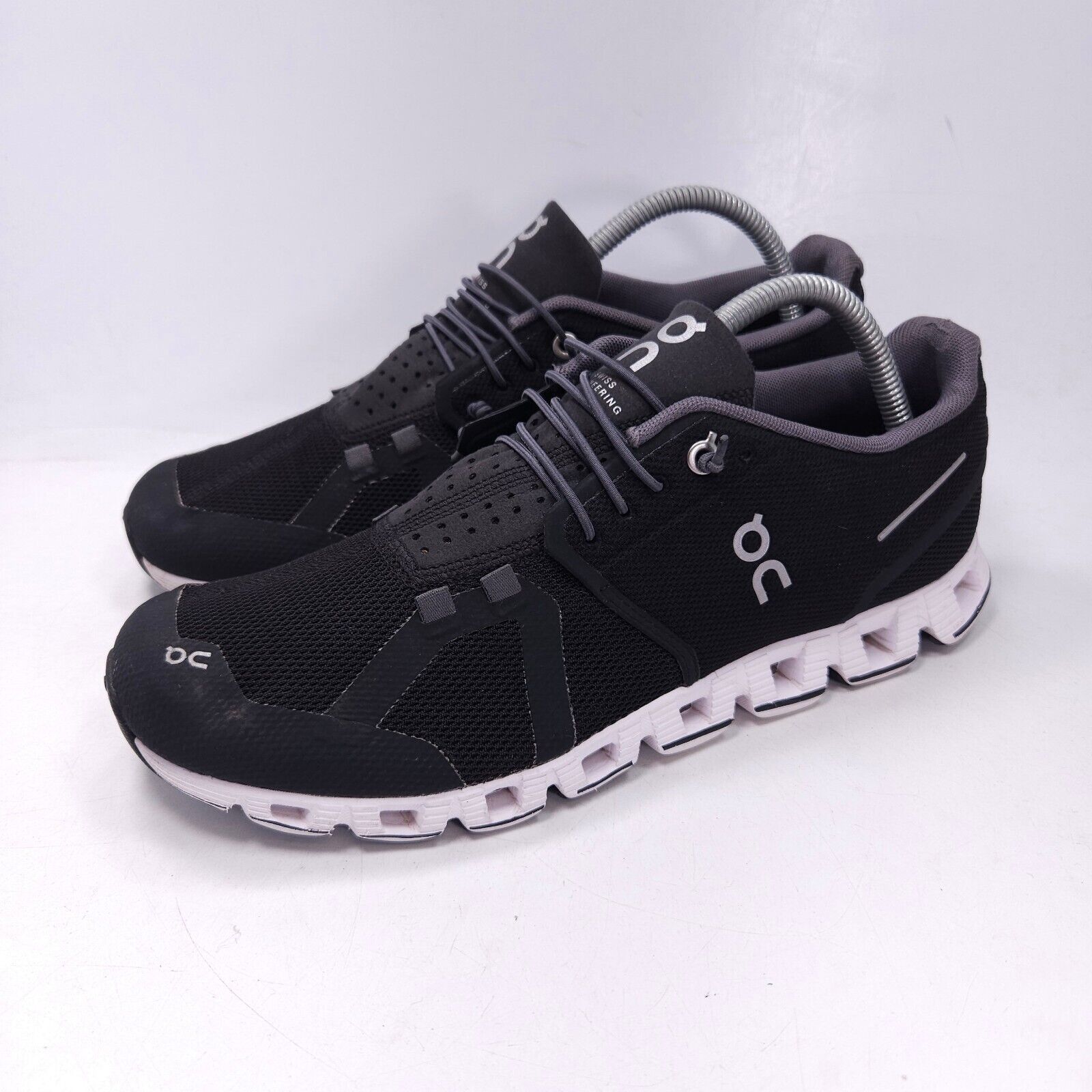 On Cloud 5 Swiss Engineering Shoe Womens Size 10 Black White