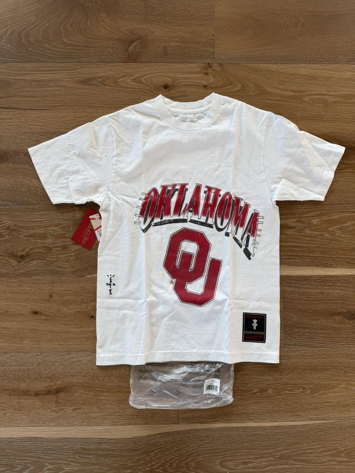 Mitchell & Ness × Travis Scott Travis Scott Michell & Ness Oklahoma Handdrawn Tee Size US M / EU 48-50 / 2 - 1 Thumbnail