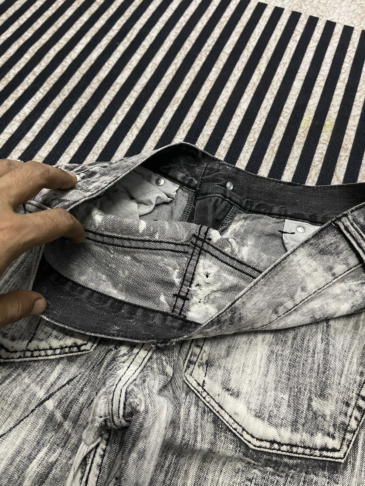 If Six Was Nine 2000s IF SIX WAS NINE STYLE WASHABLE DISTRESSED DENIM JEANS Size US 30 / EU 46 - 14 Thumbnail