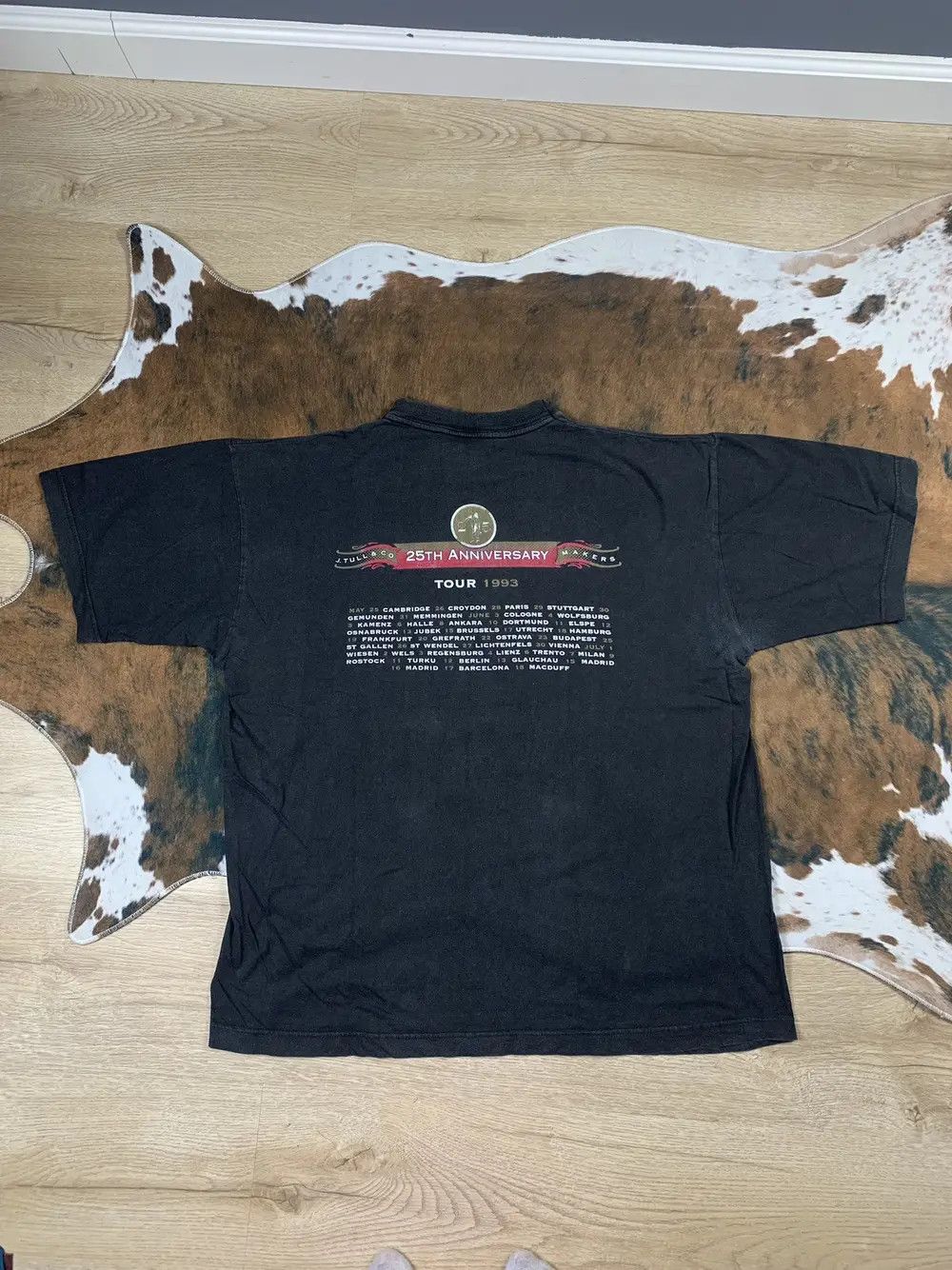 Band Tees × Vintage Vintage 1993 Jethro Tull 25th Anniversary Tour Tee T Shirt Size US XL / EU 56 / 4 - 2 Thumbnail