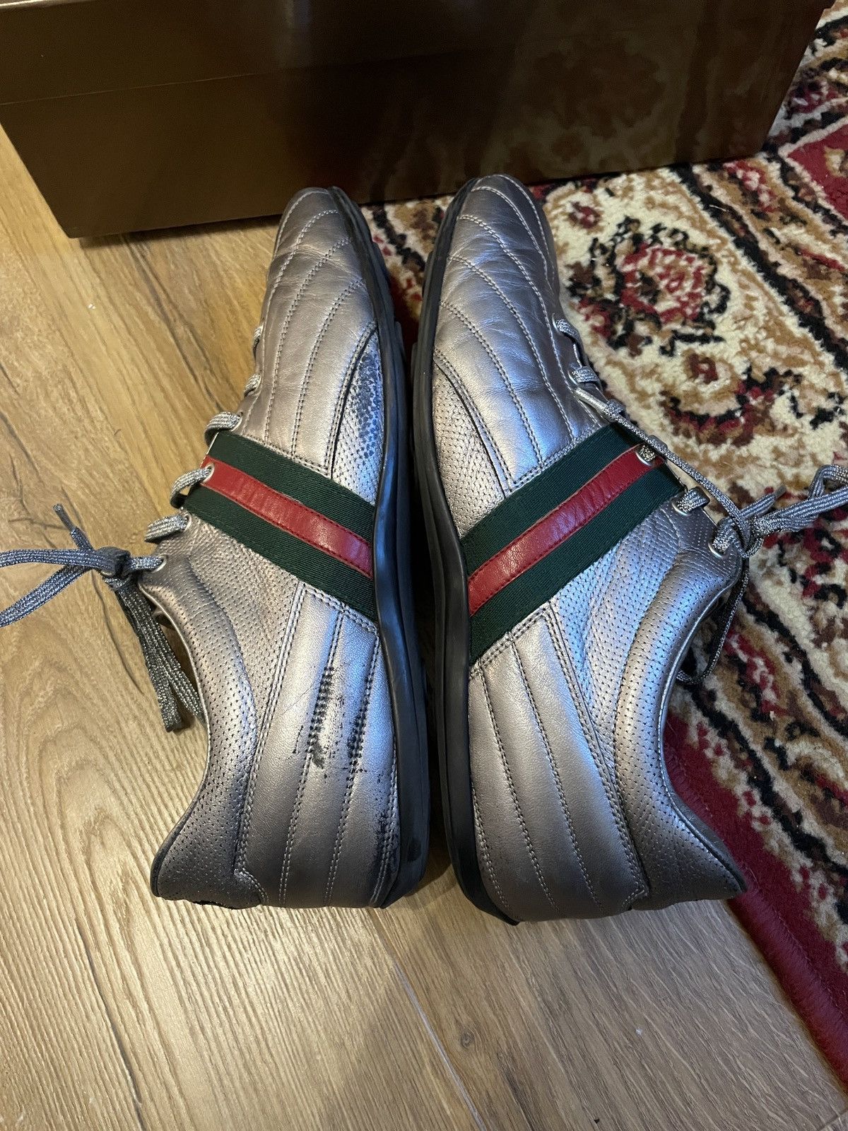 Gucci leather silver signature web shoes low-top