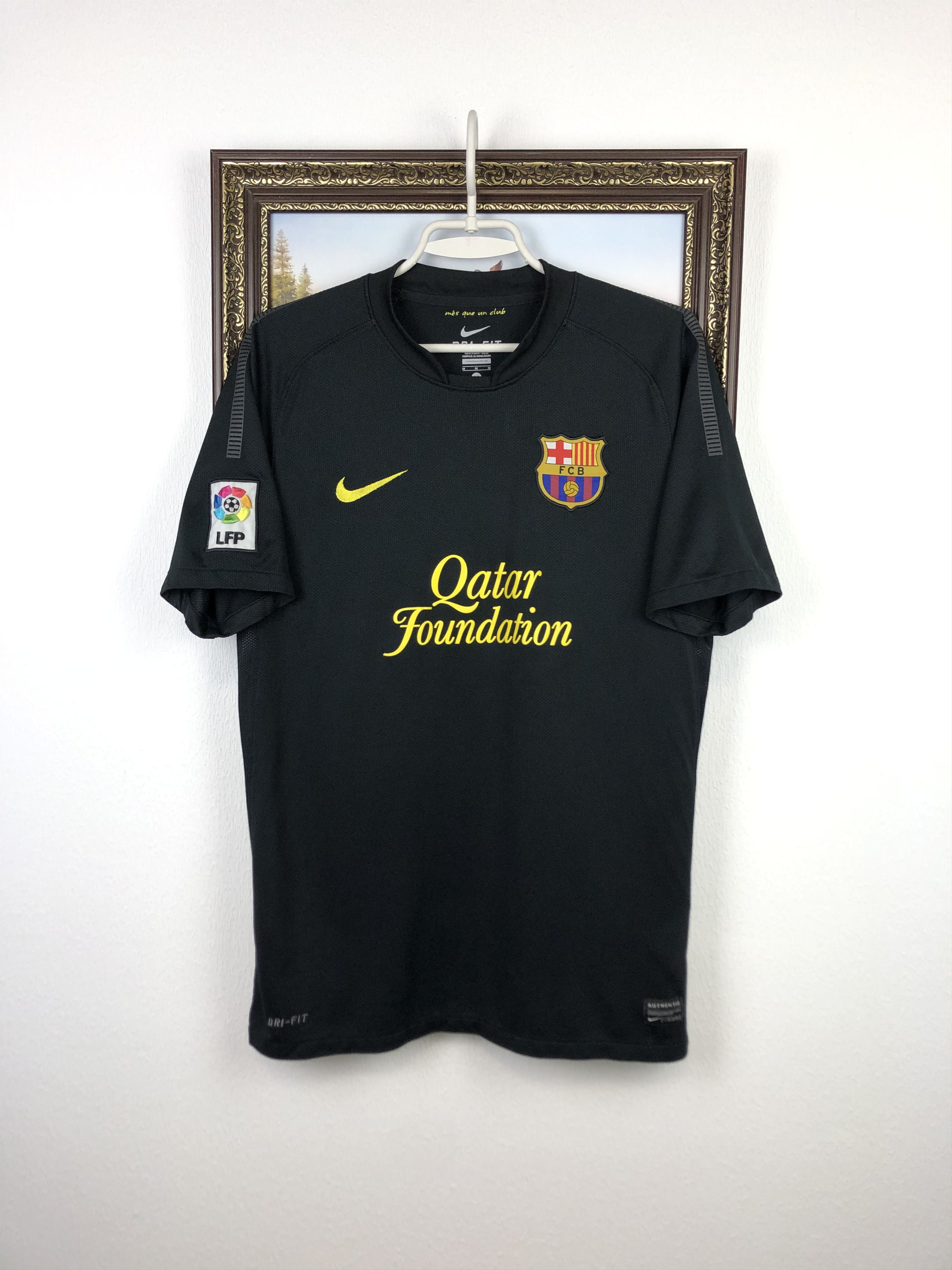 Nike Barcelona football shirt Soccer Nike #10 Messi Jersey Tee Size US M / EU 48-50 / 2 - 3 Thumbnail