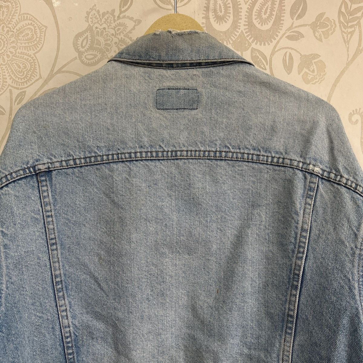 Levi's × Levi's Vintage Clothing Distressed Levis Denim Trucker Jacket Made In USA Size US L / EU 52-54 / 3 - 23 Thumbnail