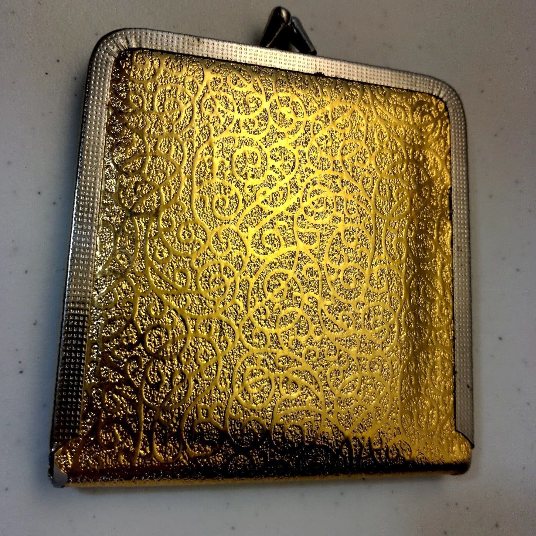 Vintage VINTAGE Mod Purse Mirror Gold Lame Swirl Kiss Lock Double Sided Compact READ Purse Mirror Women Gold 4 5/8" 4" Vintage Mod MCM style fashion Size ONE SIZE - 5 Thumbnail
