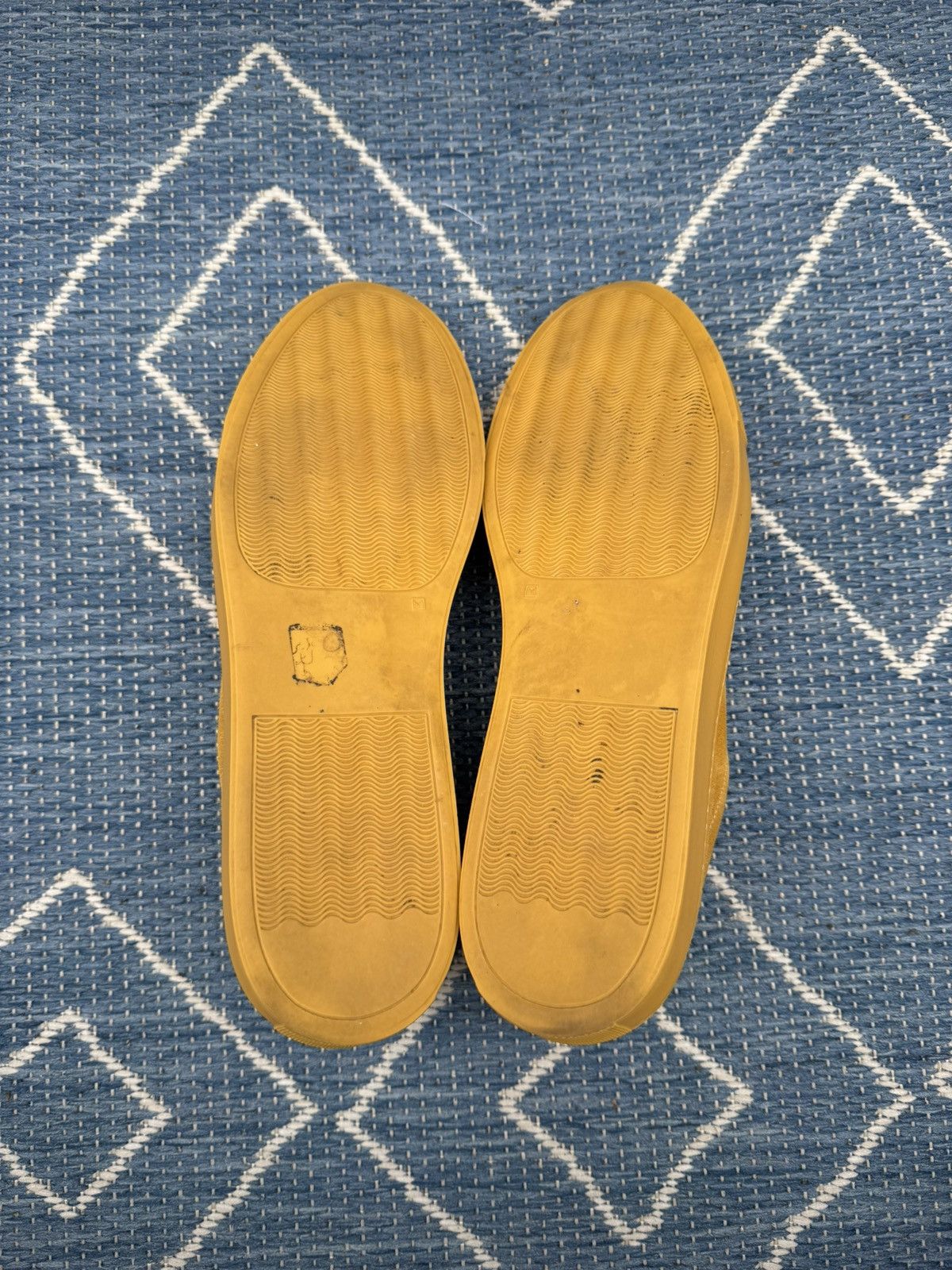 Common Projects Common Projects Achilles low yellow suede size 45–12 Size US 12 / EU 45 - 7 Thumbnail