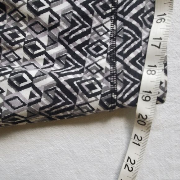 Designer Aventura 100% Organic Cotton Black & White Geometric Sz. XL Size 38" / US 16 / IT 52 - 7 Thumbnail