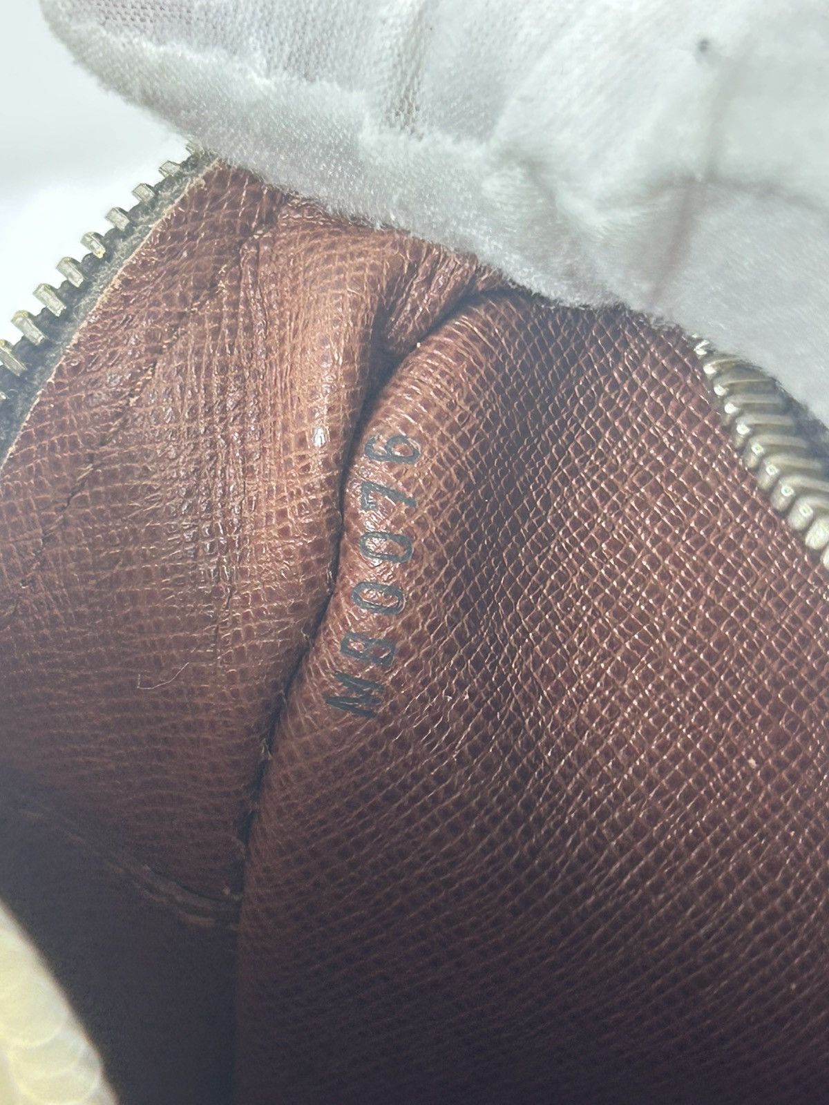Louis Vuitton Louis Vuitton Monogram Crossbody Bag Size ONE SIZE - 8 Thumbnail