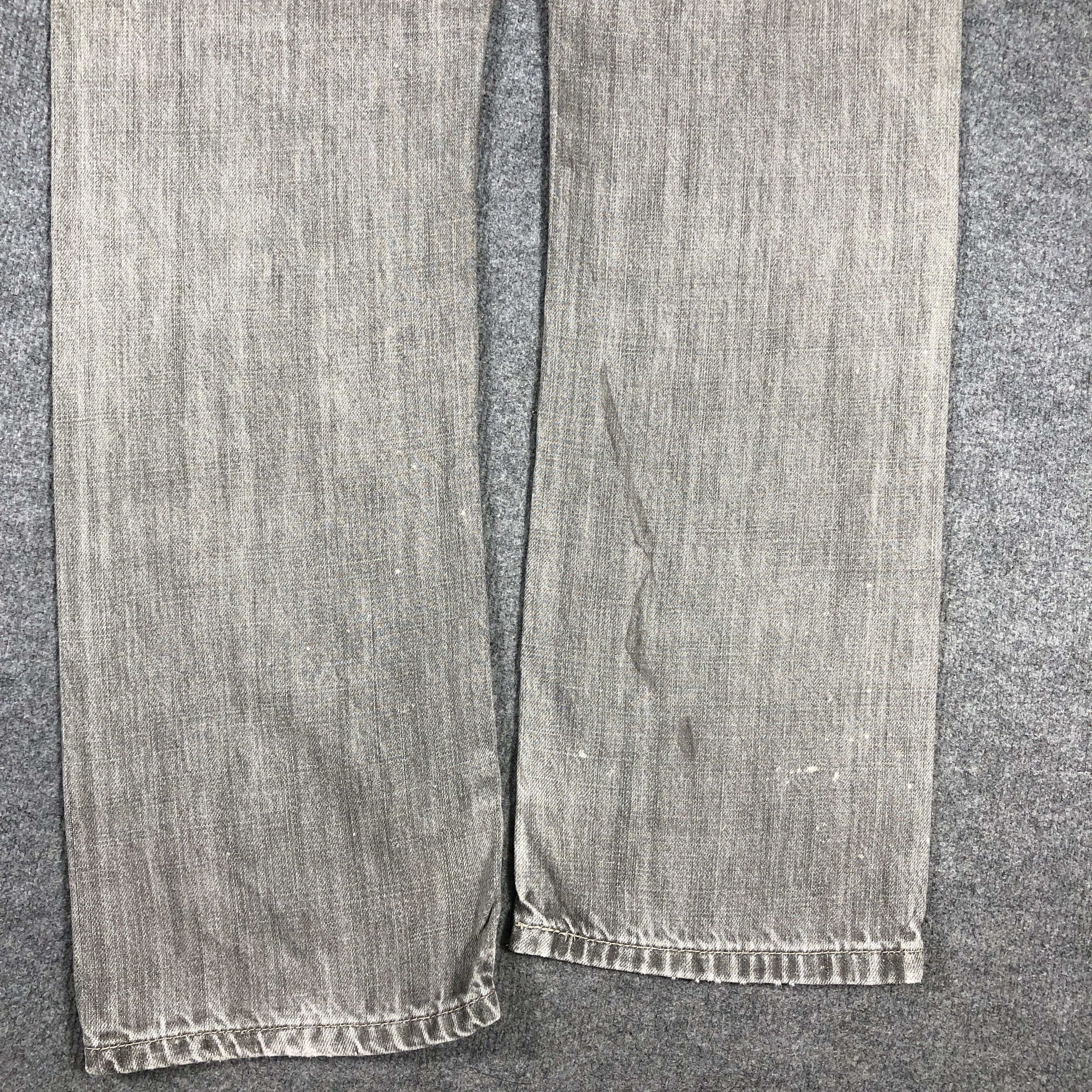Vintage Levis 514 Slim Straight Jeans L710