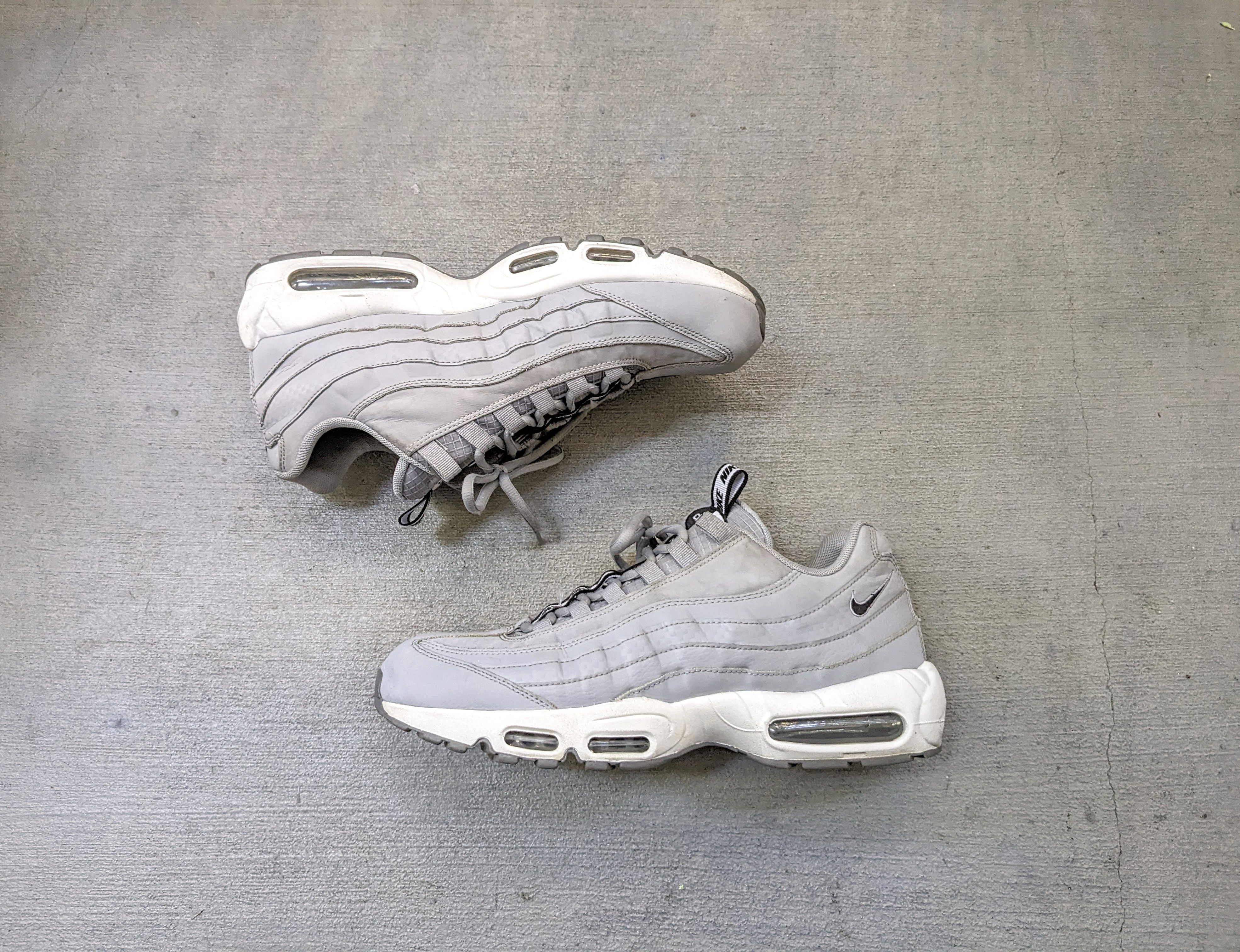 Nike Nike Air Max 95 SE Pull Tab Wolf Grey 11.5 AQ4129-001 Size US 11.5 / EU 44-45 - 1 Thumbnail