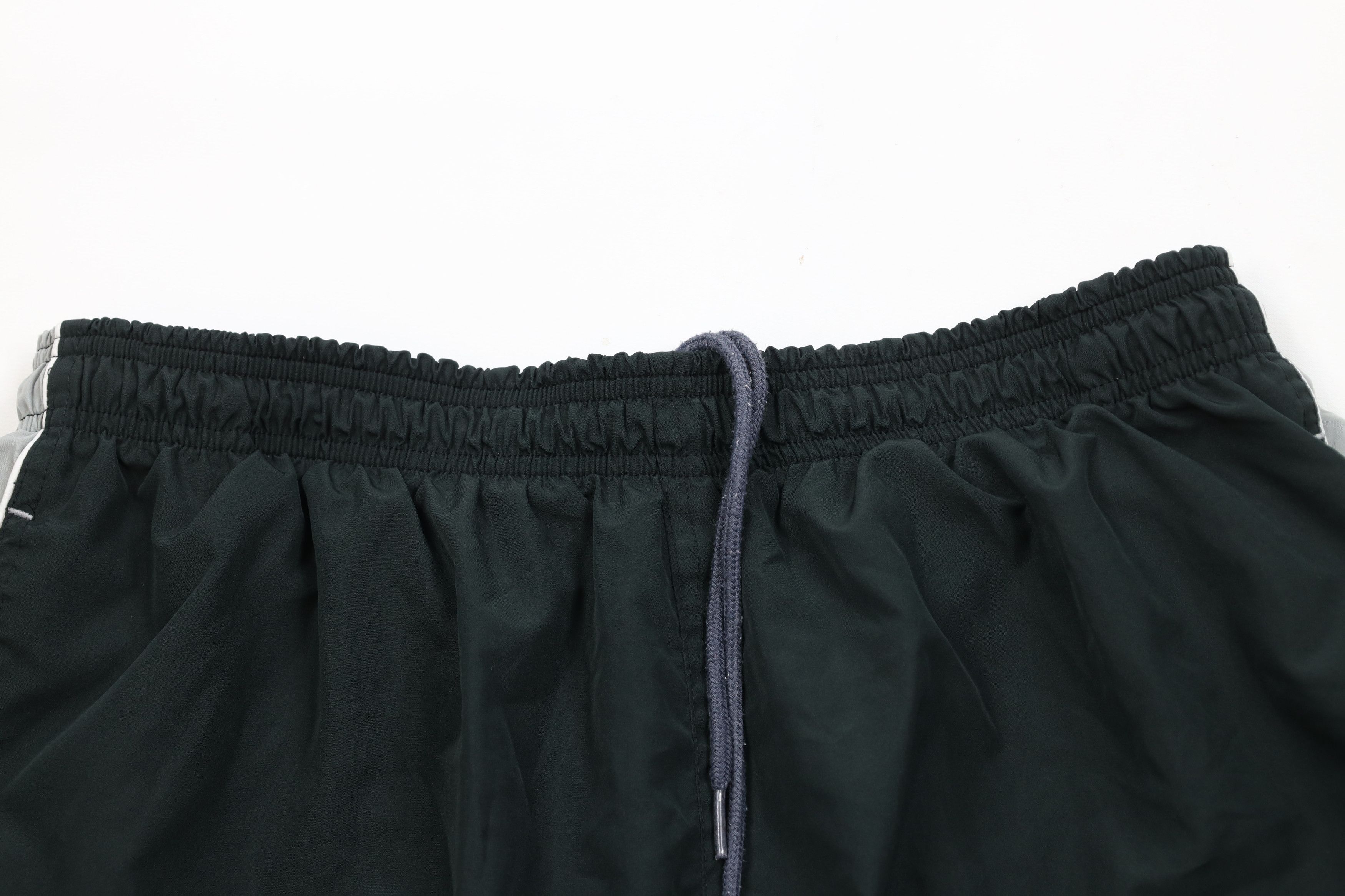 Reebok × Vintage Vintage 90s Reebok Block Lined Above Knee Shorts Black Size US 36 / EU 52 - 2 Thumbnail