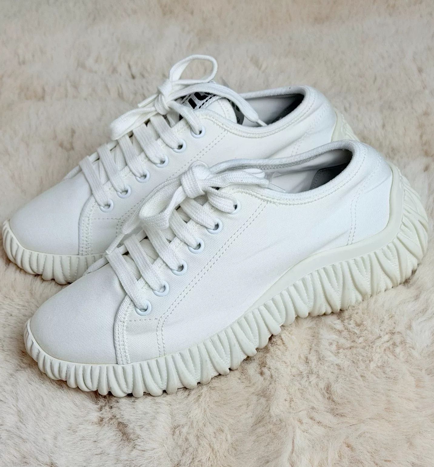 Miu Miu Miu Miu White Lowtop Sneakers us_6 Women Size US 6 / IT 36 - 1 Thumbnail