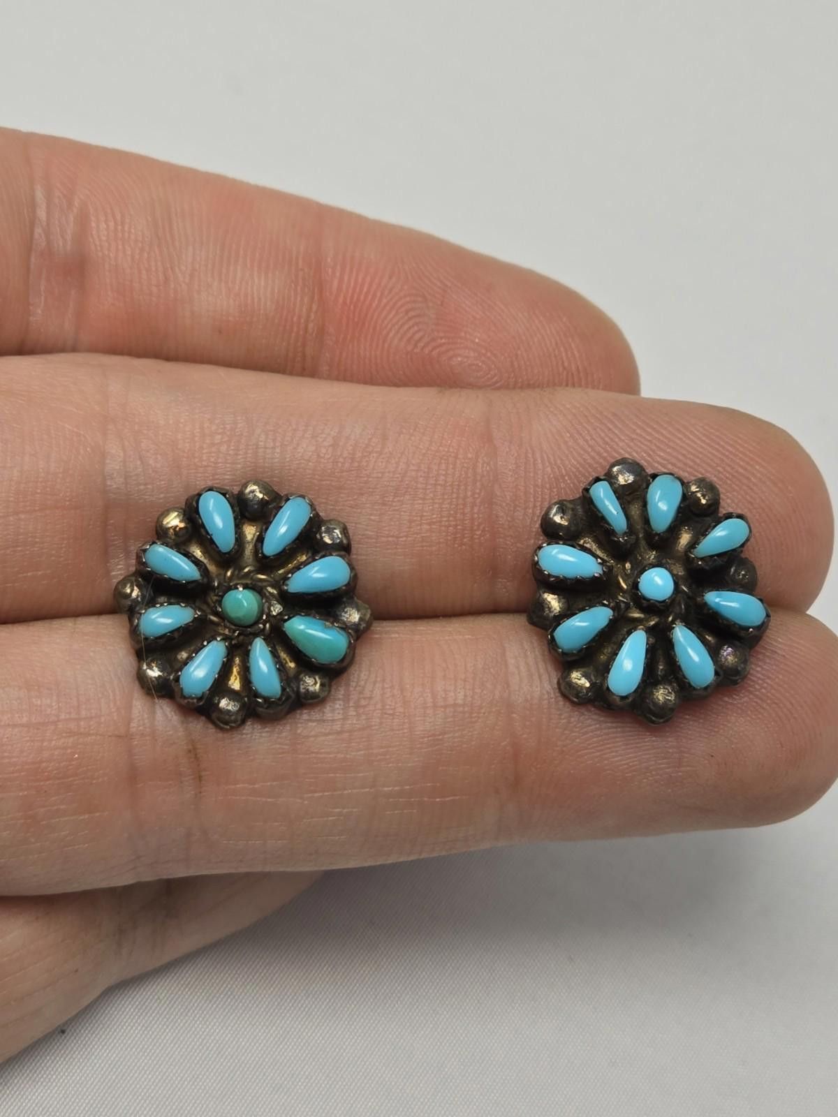 Other Zuni Sterling Silver Needlepoint Turquoise earrings flower Size ONE SIZE - 2 Thumbnail