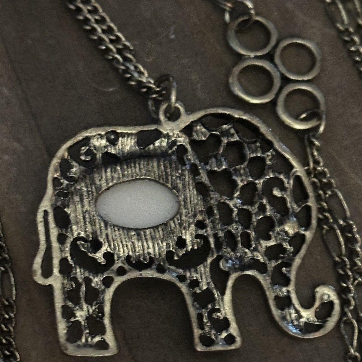 Other Double layered elephant pendant necklace Size ONE SIZE - 4 Thumbnail