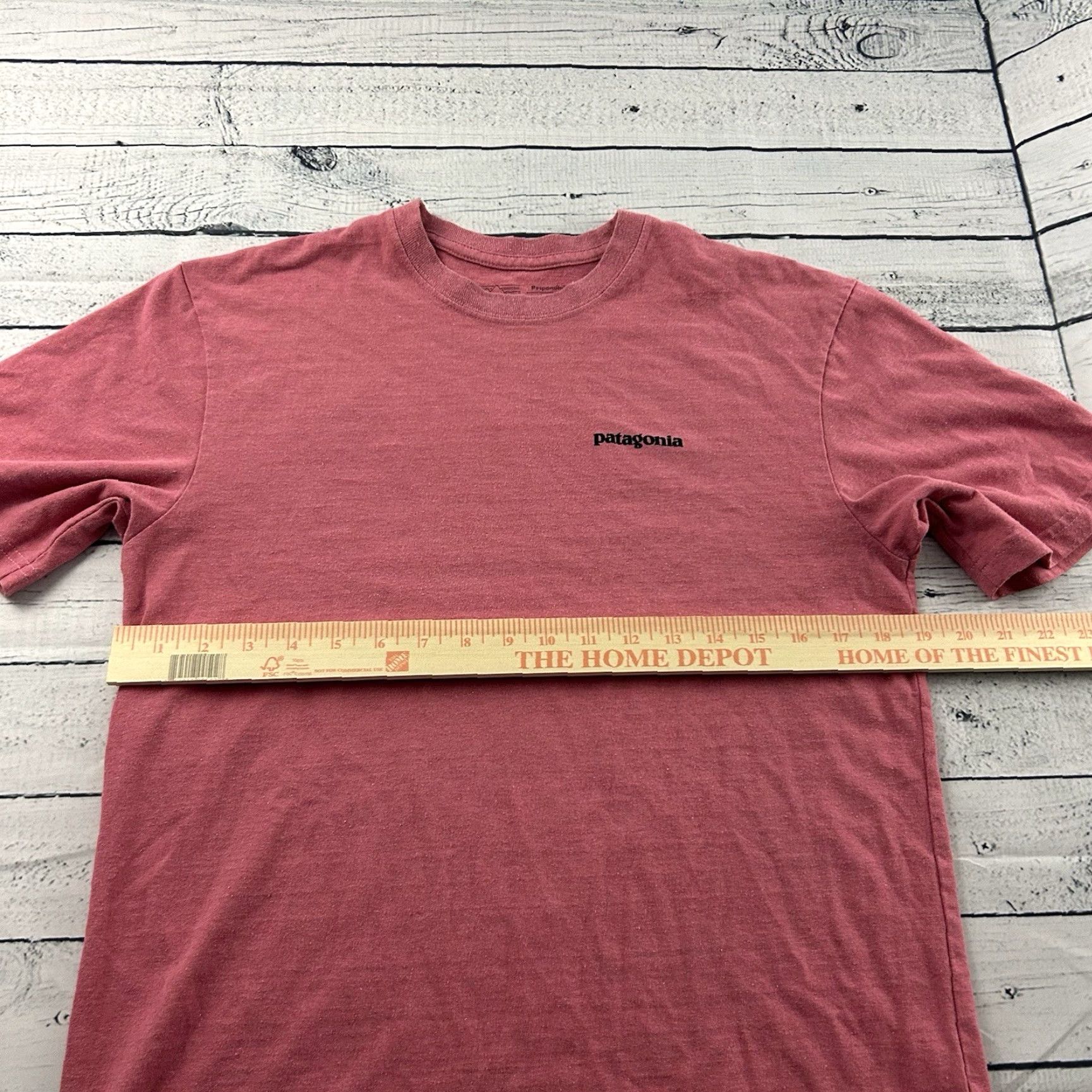 Patagonia Patagonia Fitz Roy Logo Regular Fit Short Sleeve T Shirt Men's Small Pink Mens Size US S / EU 44-46 / 1 - 5 Thumbnail
