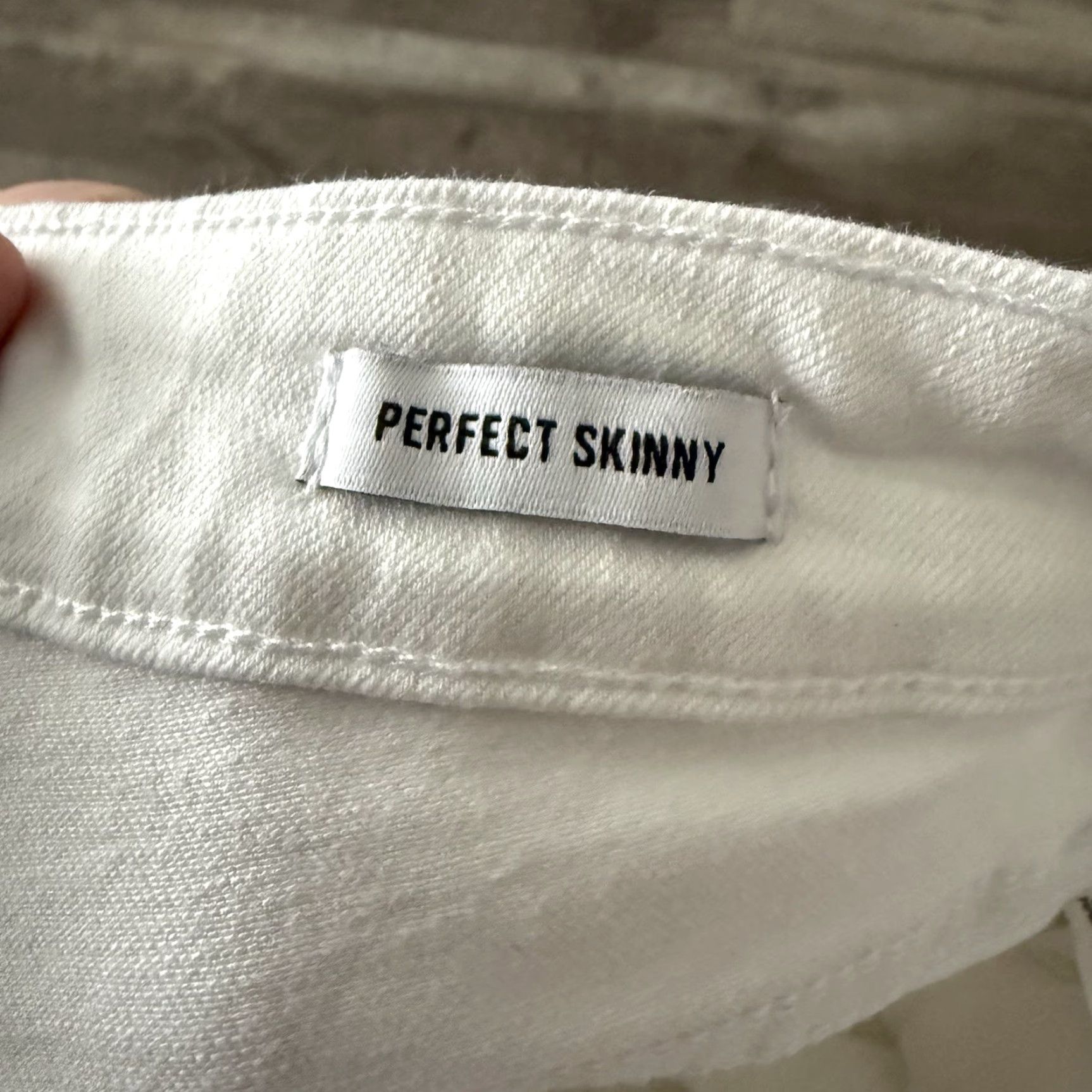Vintage William Rast Jeans Womens Size 24 White Light Wash Skinny 5-Pocket Zip Size 42" / US 20 - 6 Thumbnail