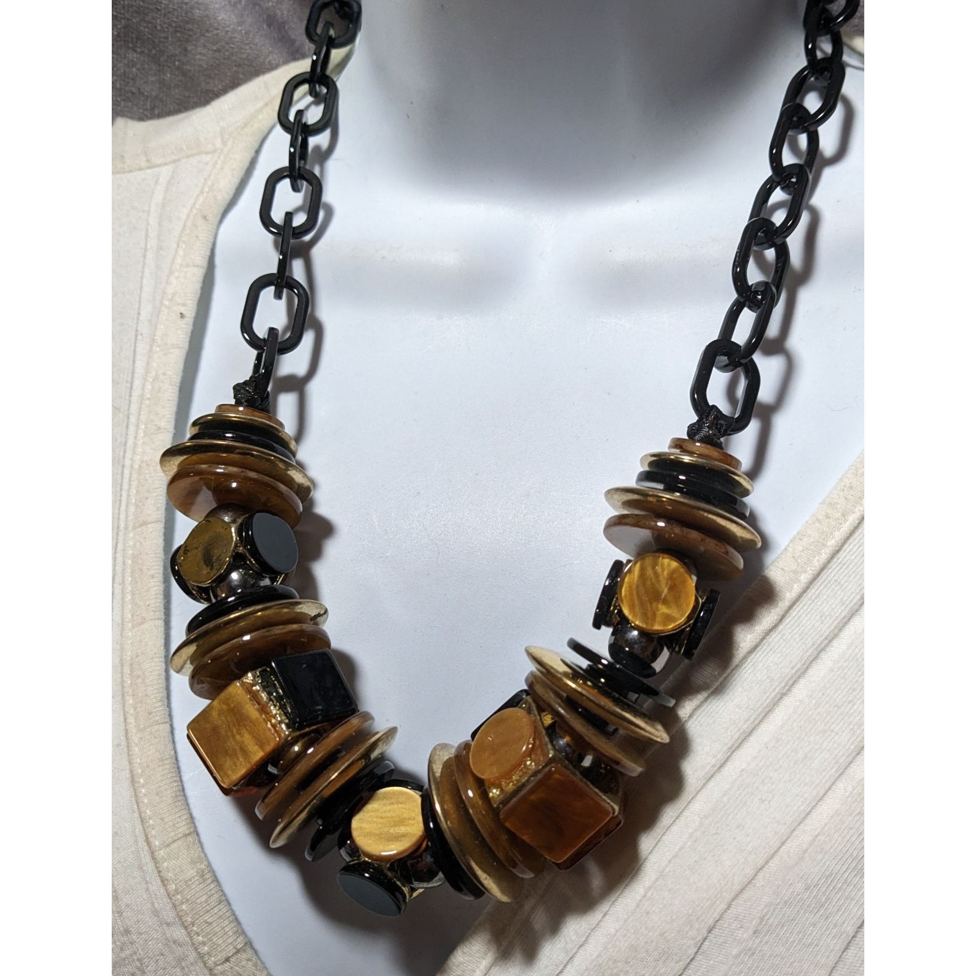 Other Chunky Glam Black And Gold Shell Disc Abstract Necklace Size ONE SIZE - 9 Thumbnail