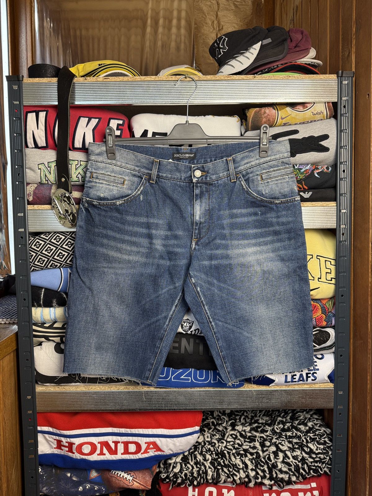 Dolce & Gabbana Dolce & Gabbana Vintage Metal Logo Denim Shorts Size US 36 / EU 52 - 2 Thumbnail