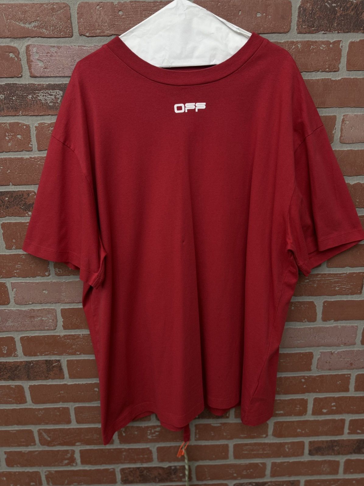 Off-White Off White Tee Shirt Size Large Red Pre Owned Dry Cleaned Size US L / EU 52-54 / 3 - 1 Thumbnail