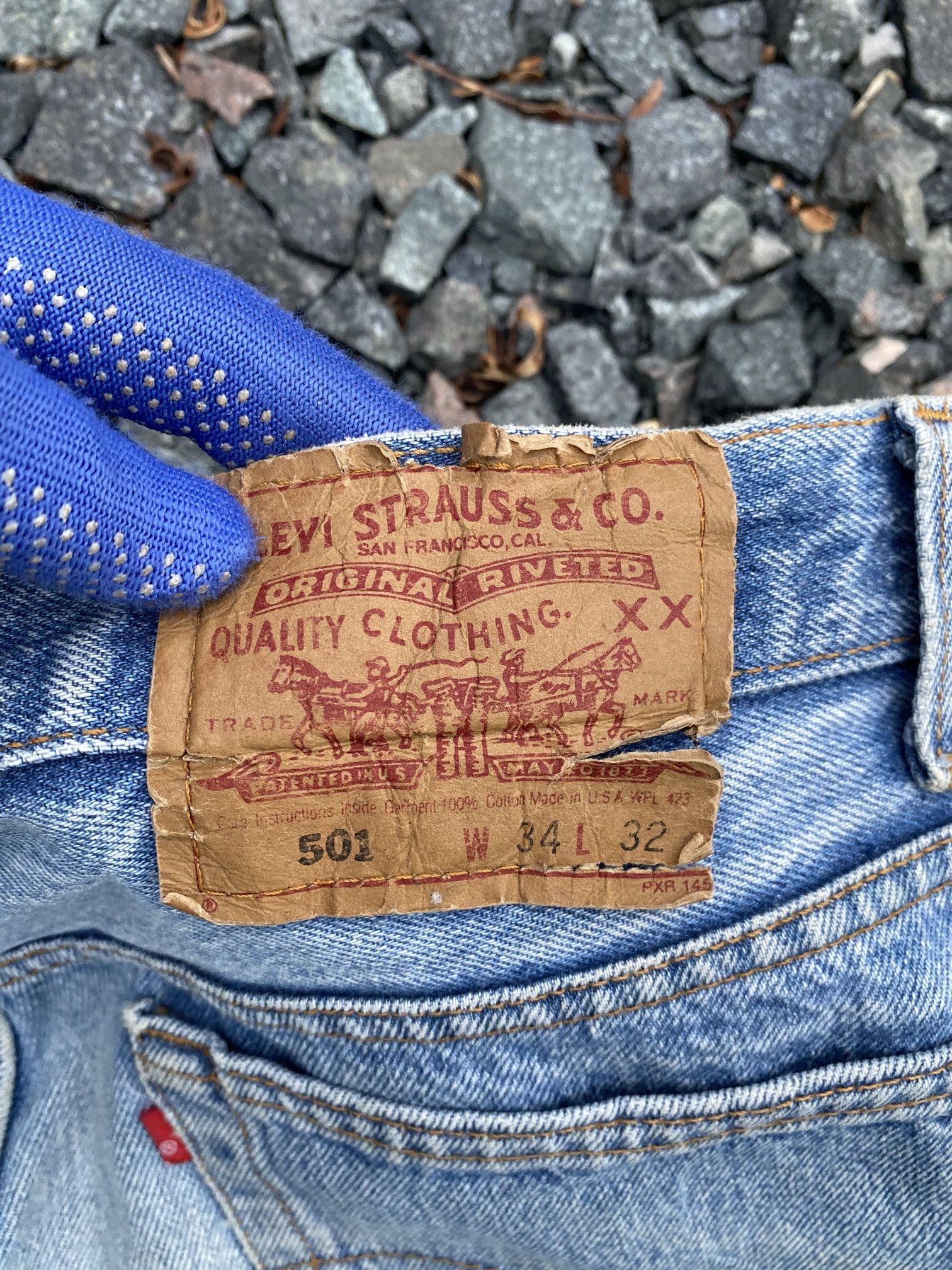 Levi's Vintage 1993 Levis 501 dirty lightwash distressed W33x28.5 Size US 33 - 11 Thumbnail
