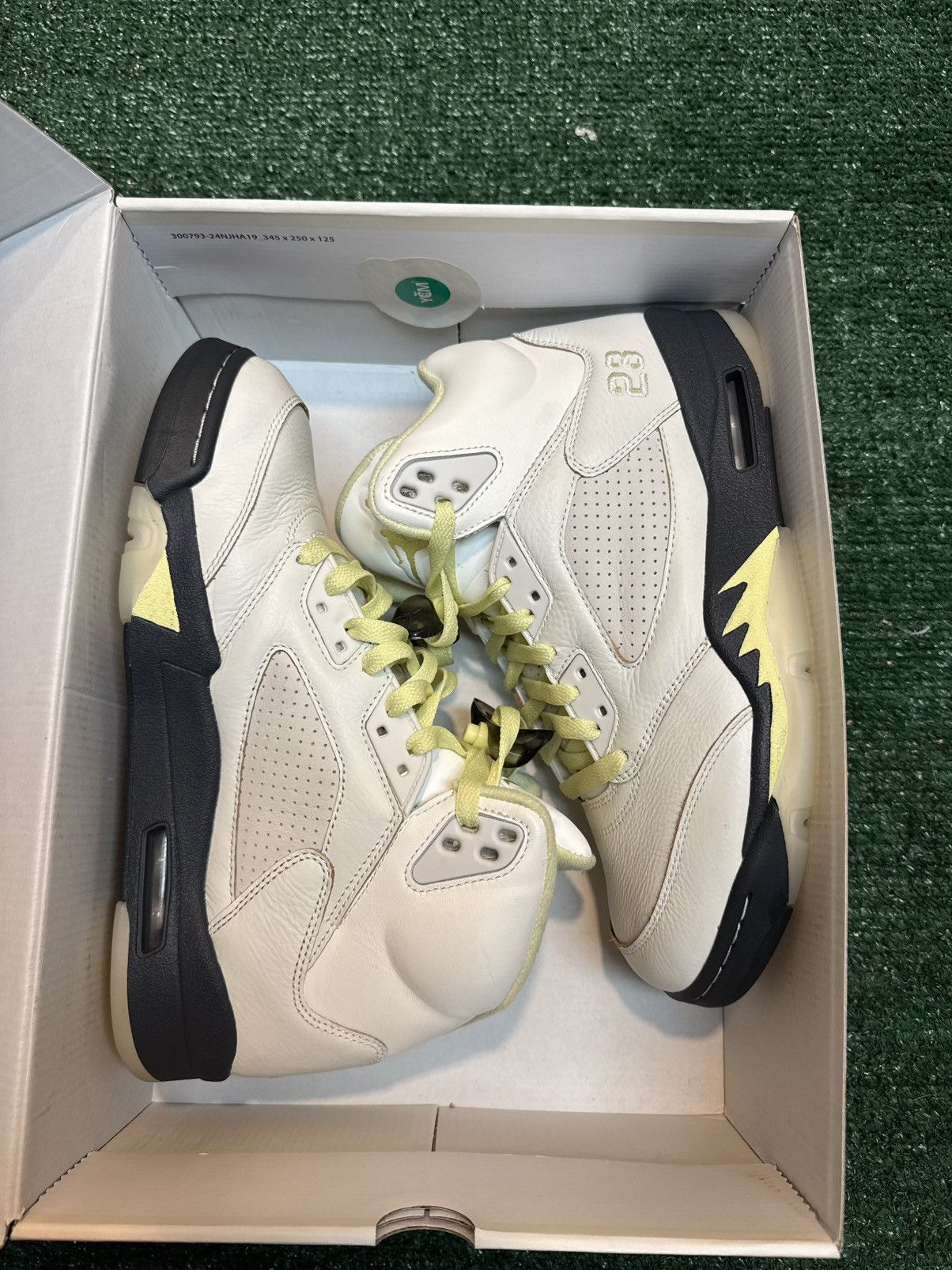 Jordan Brand Jordan Retro 5 Luminous Green Size 9M Size US 9 / EU 42 - 12 Thumbnail
