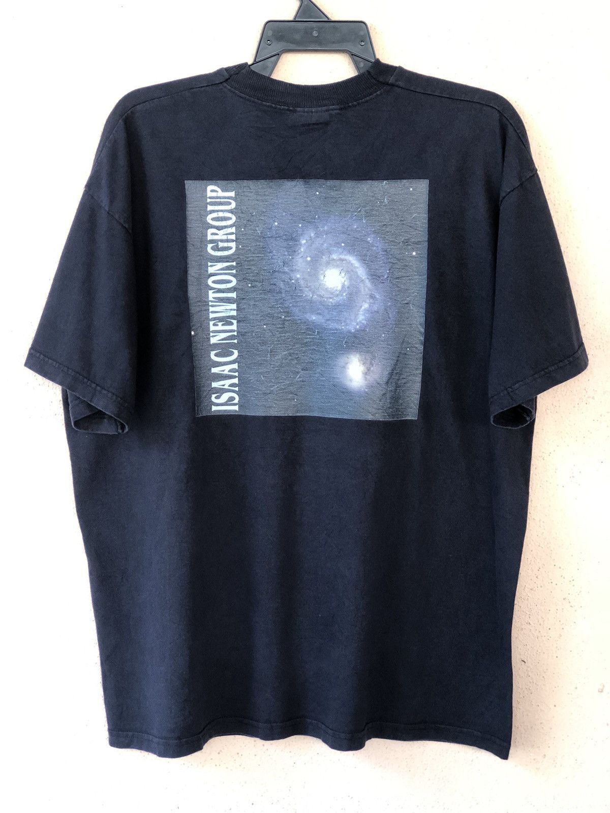 Vintage Vintage 90s ISAAC NEWTON GROUP Art Tee Size US XL / EU 56 / 4 - 1 Thumbnail