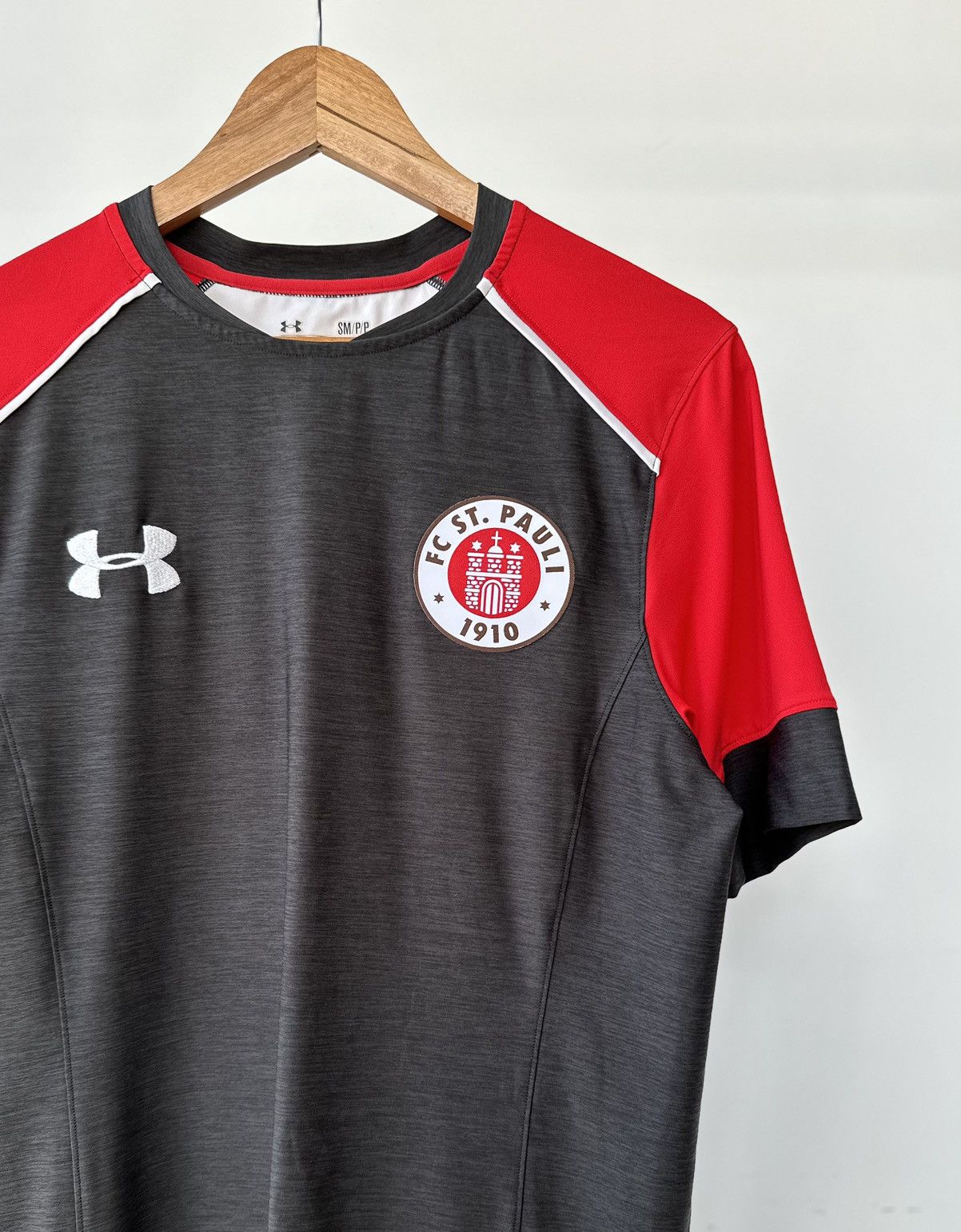 Under Armour St Pauli Germany Under Armour Training Shirt Men's Size S Size US S / EU 44-46 / 1 - 4 Thumbnail