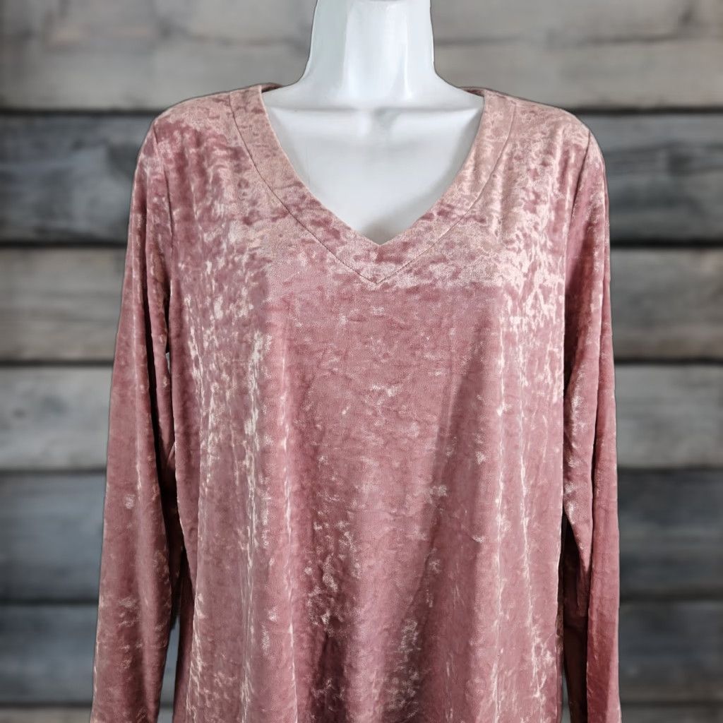 J. Jill **J. Jill Women's Pink Velvet Top Size Medium V-Neck** User: J. Jill Women's Pink Velvet Top Size Medium V-Neck Size M / US 6-8 / IT 42-44 - 1 Thumbnail