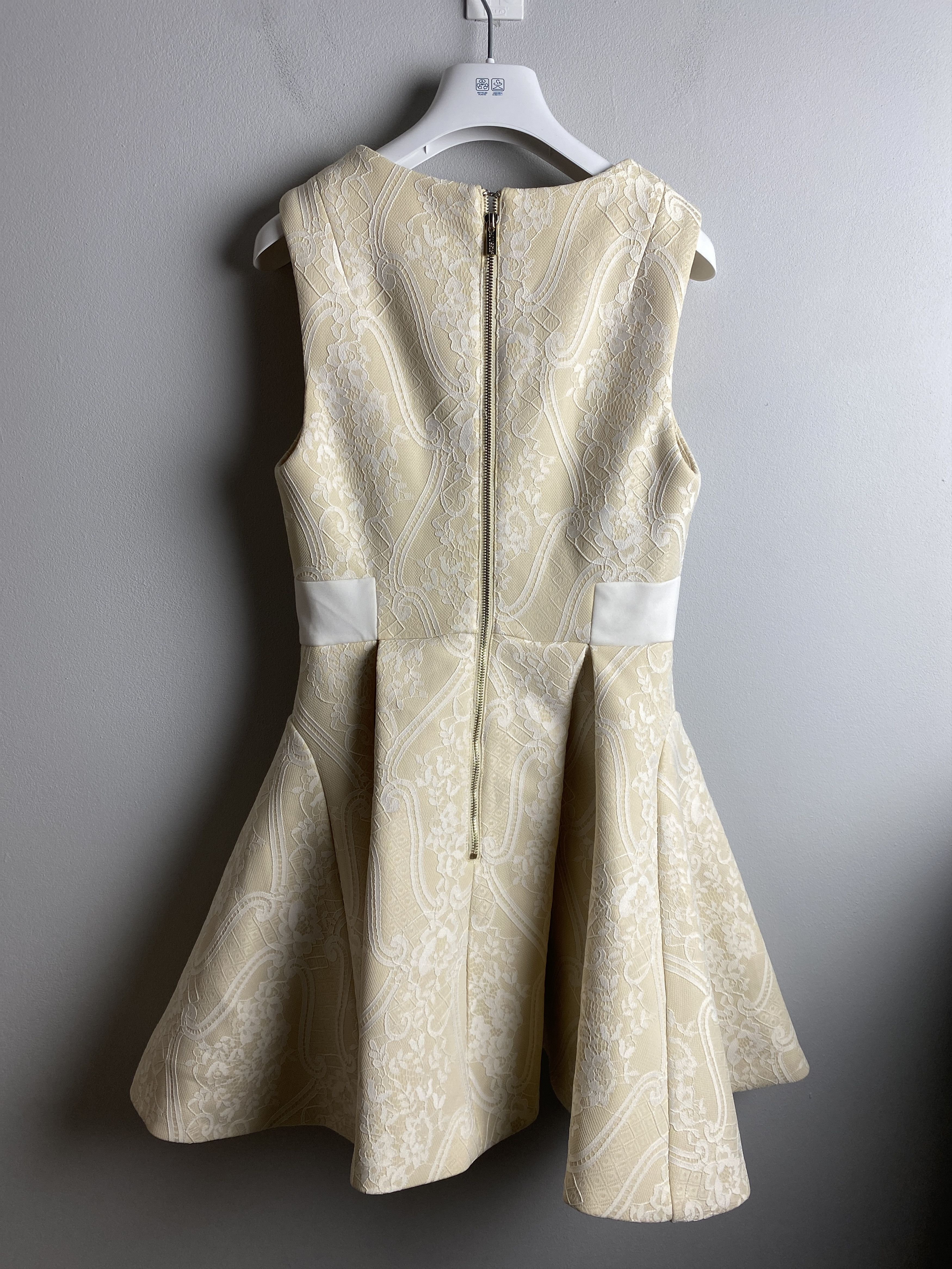House of CB House of CB lace dress heavy party formal Size S / US 4 / IT 40 - 4 Thumbnail