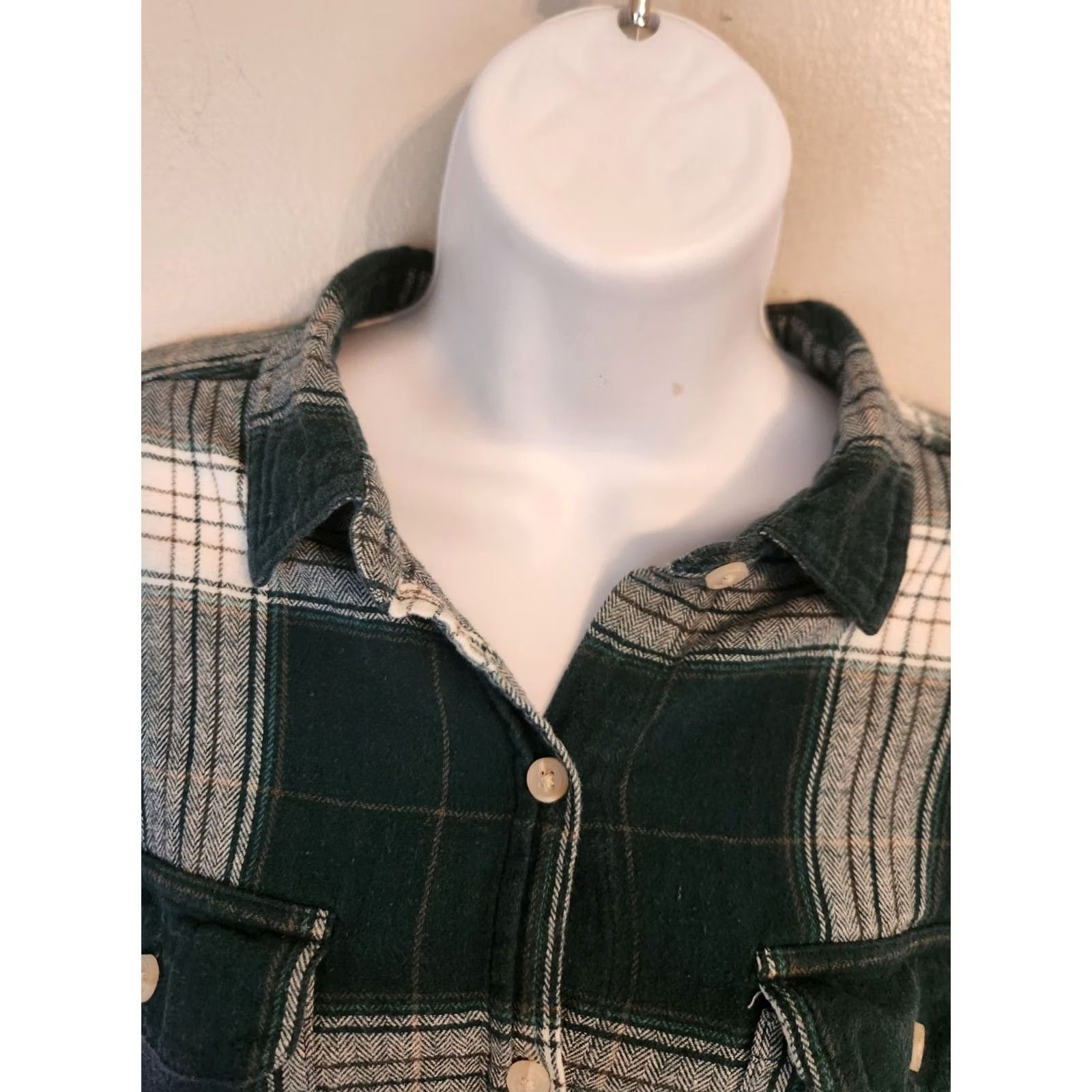 Vintage Universal Thread Plaid Forest Green White Flannel Button-Up Shirt L Womens Long Sleeve Collared Pocket Easy Care Size L / US 10 / IT 46 - 2 Thumbnail