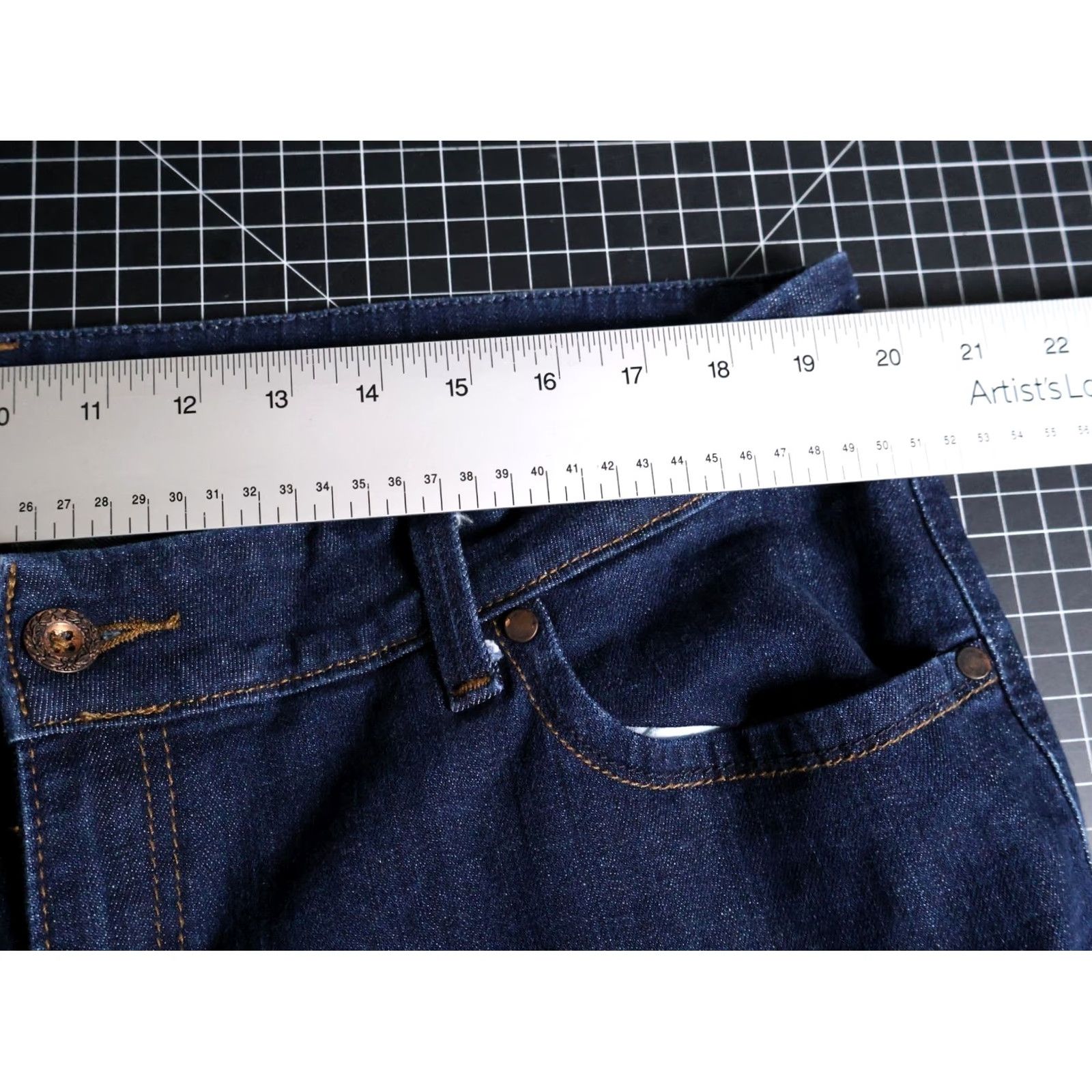 Levi's VINTAGE Levi's 542 Flare Jeans Women 20 M (39 x 31) Dark Blue Denim Hippie Bohemian Retro Hipster Jeans Women Mens? Size 42" / US 20 - 6 Thumbnail