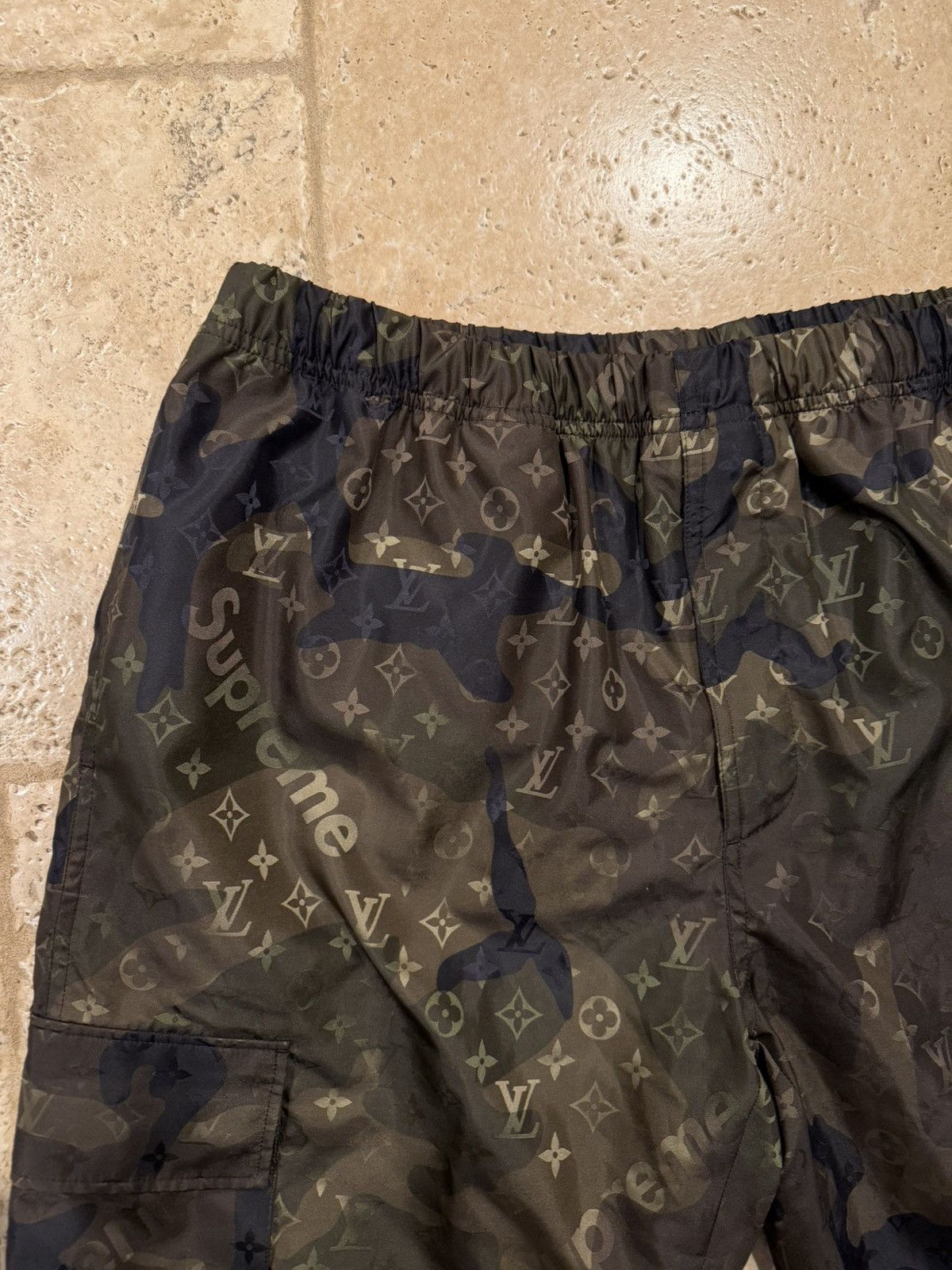 Louis Vuitton × Supreme Louis Vuitton x Supreme Monogram Camo Nylon Jogger Pants Size US 36 / EU 52 - 5 Thumbnail