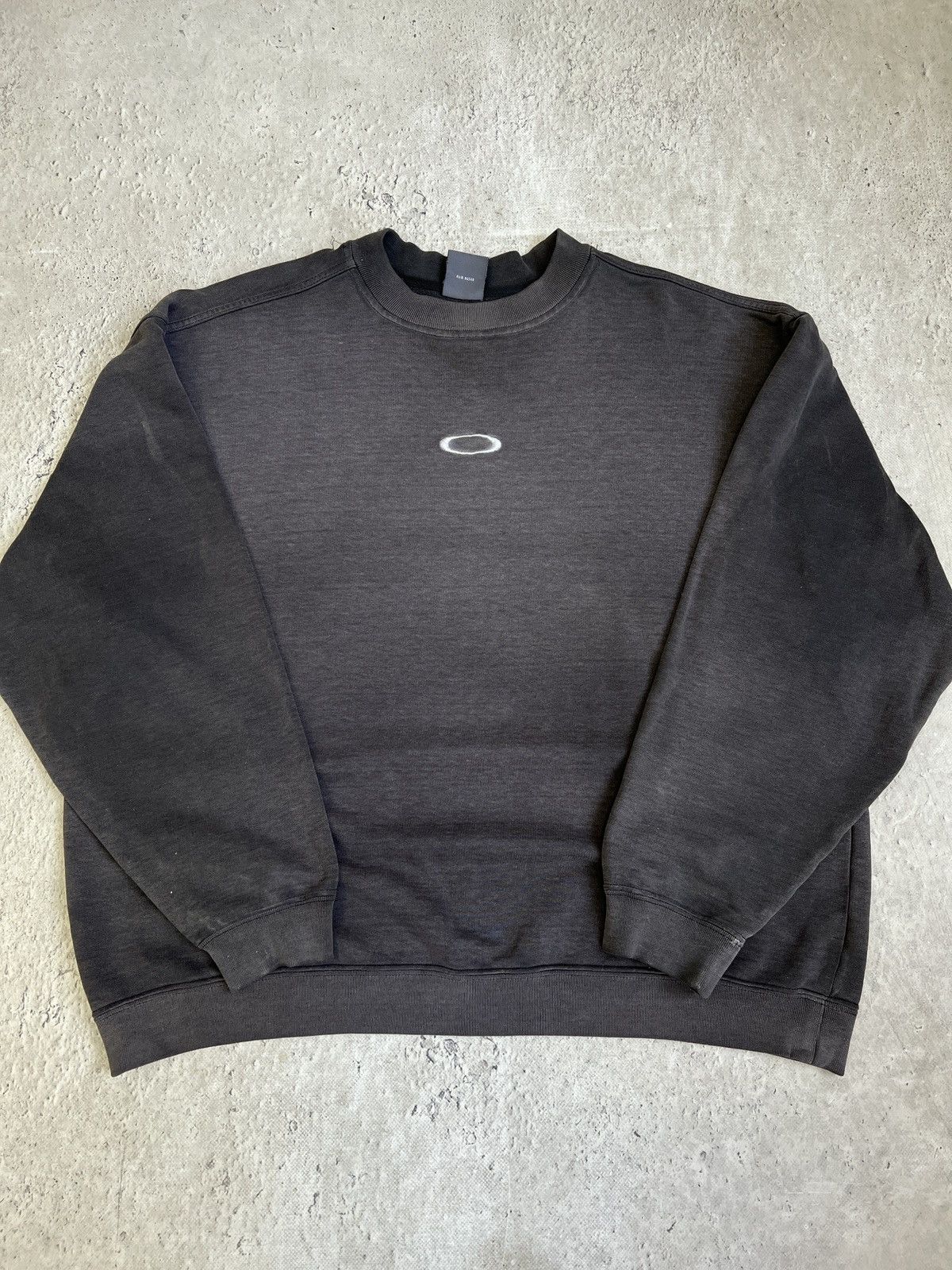 Oakley Oakley rare 2000s sun faded y2k crewneck sweatshirt Size US XL / EU 56 / 4 - 7 Thumbnail