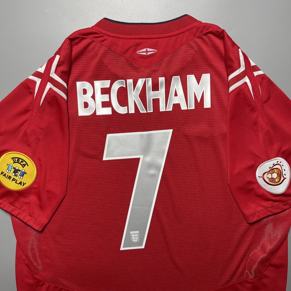 Umbro ENGLAND UMBRO 2004 EURO FOOTBALL AWAY JERSEY #7 BECKHAM Size US XL / EU 56 / 4 - 10 Thumbnail